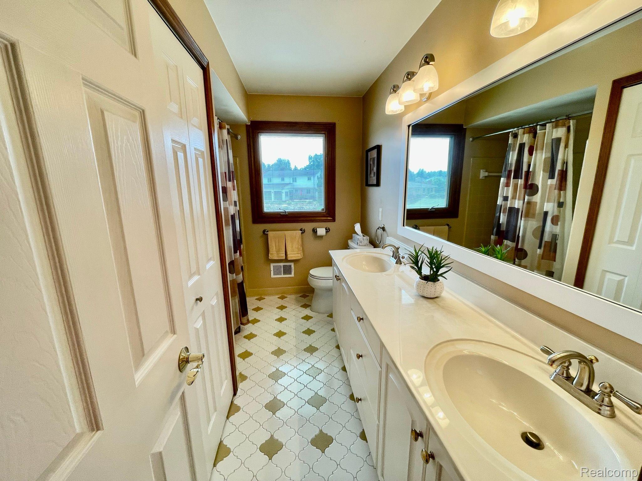 5556 WOODMIRE Drive