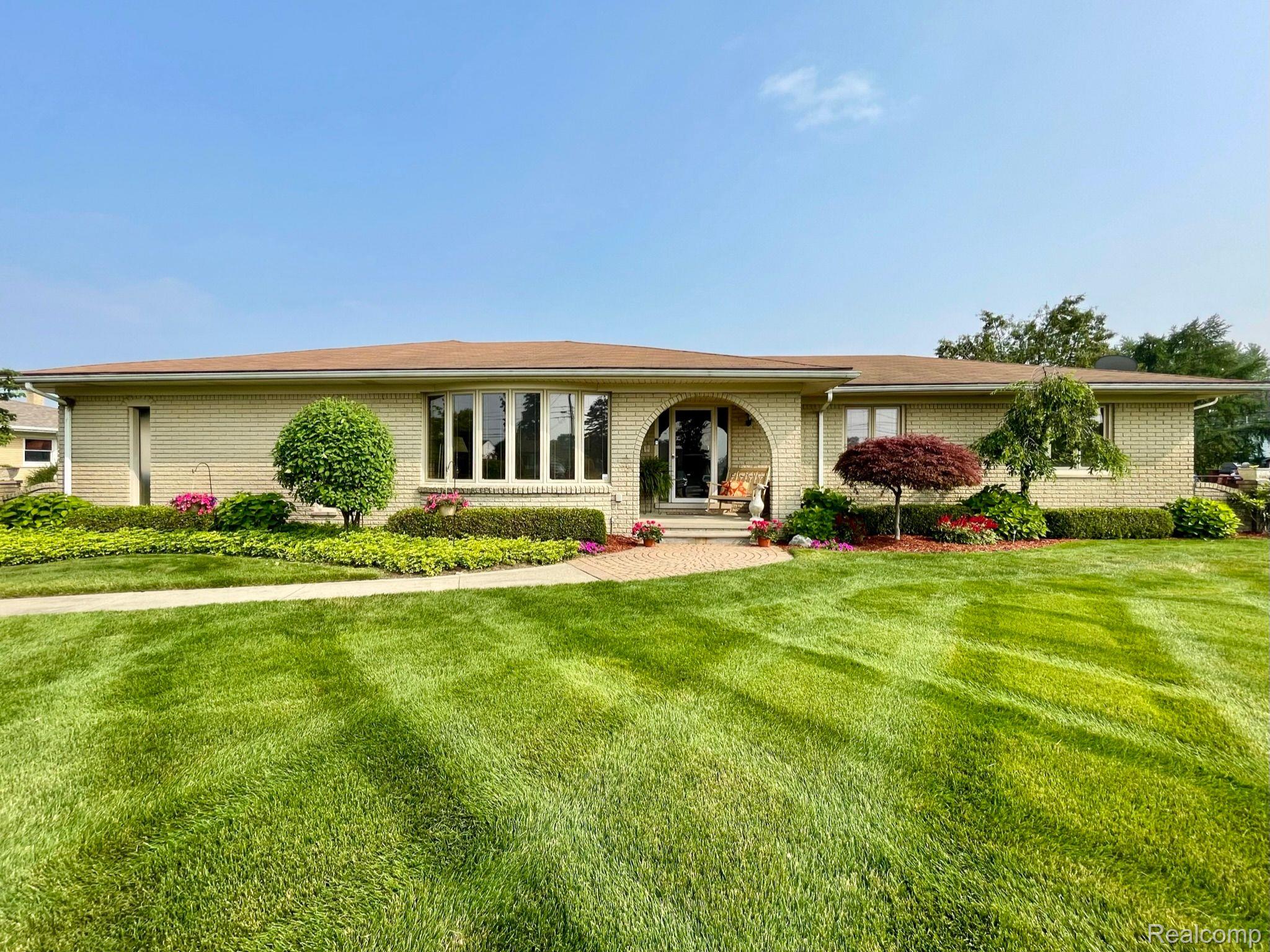 5556 WOODMIRE Drive