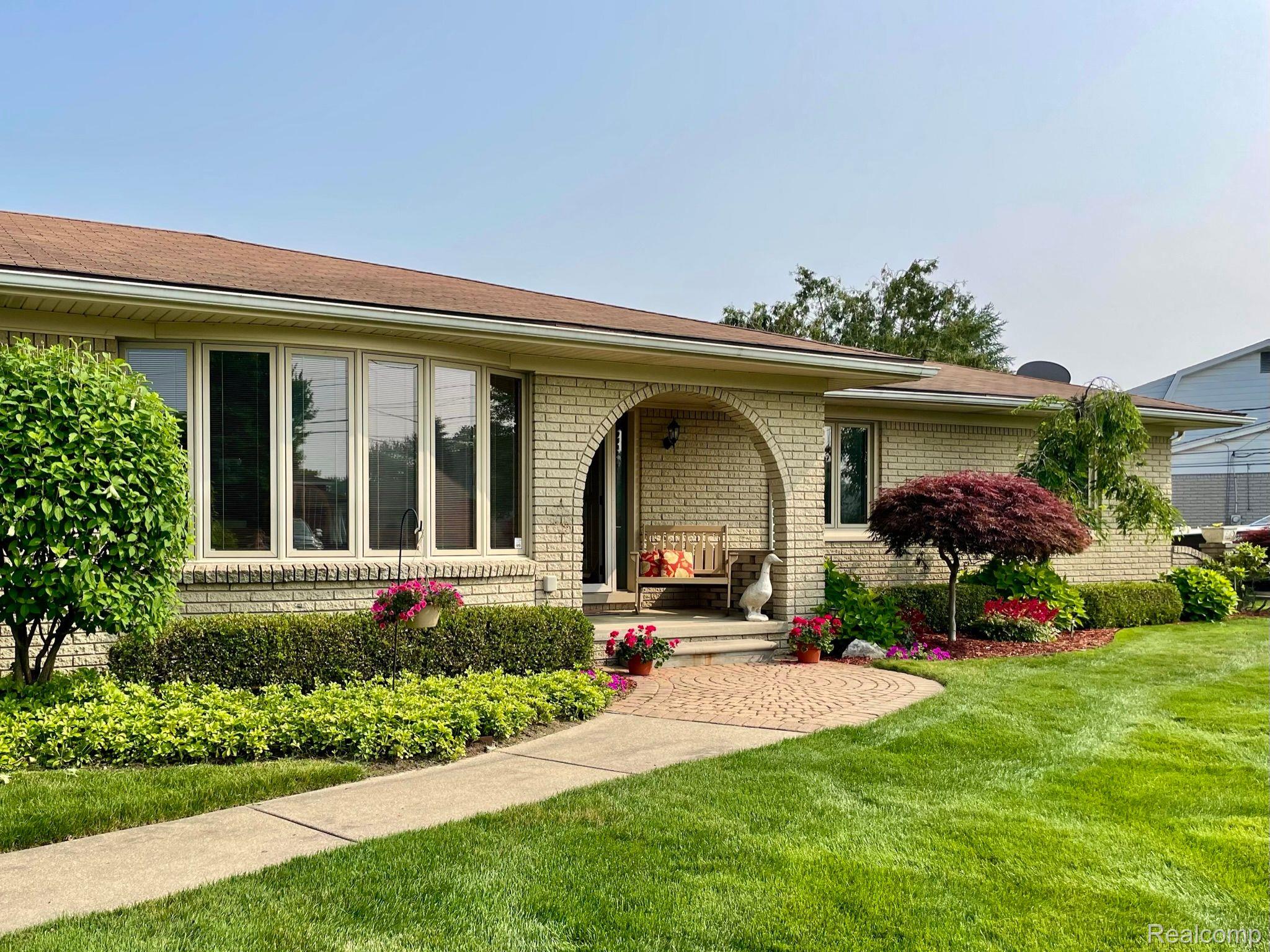 5556 WOODMIRE Drive