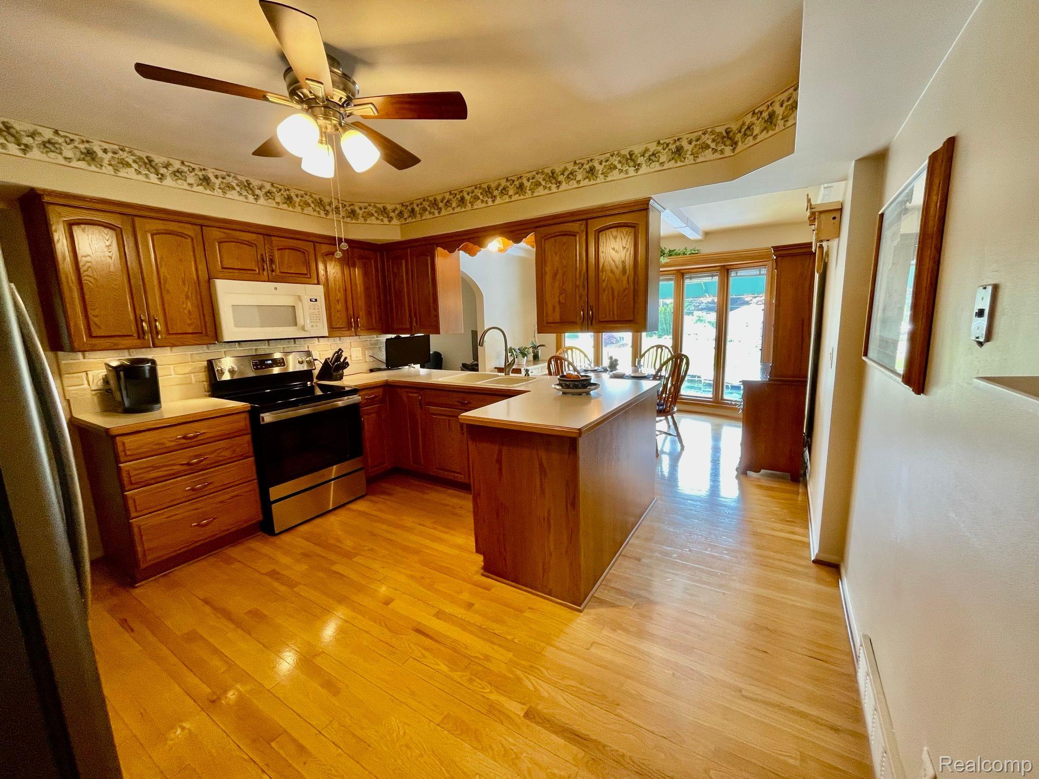 5556 WOODMIRE Drive