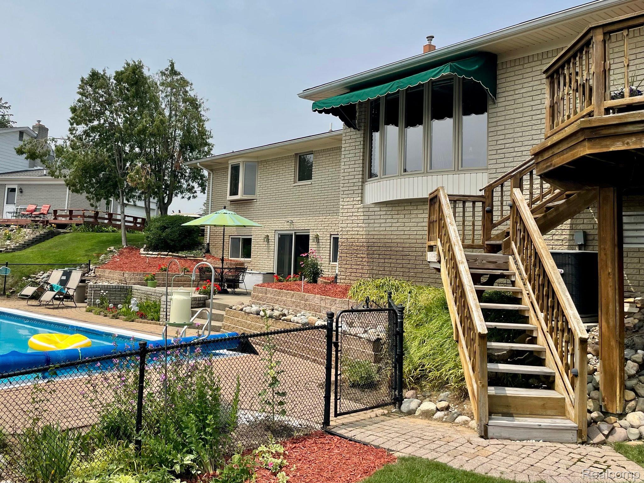 5556 WOODMIRE Drive