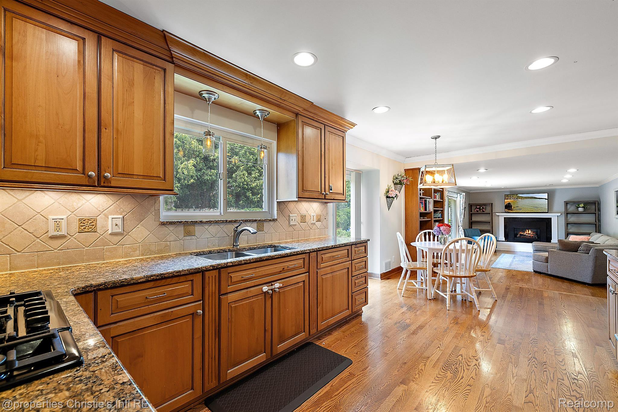 707 N ROSEDALE