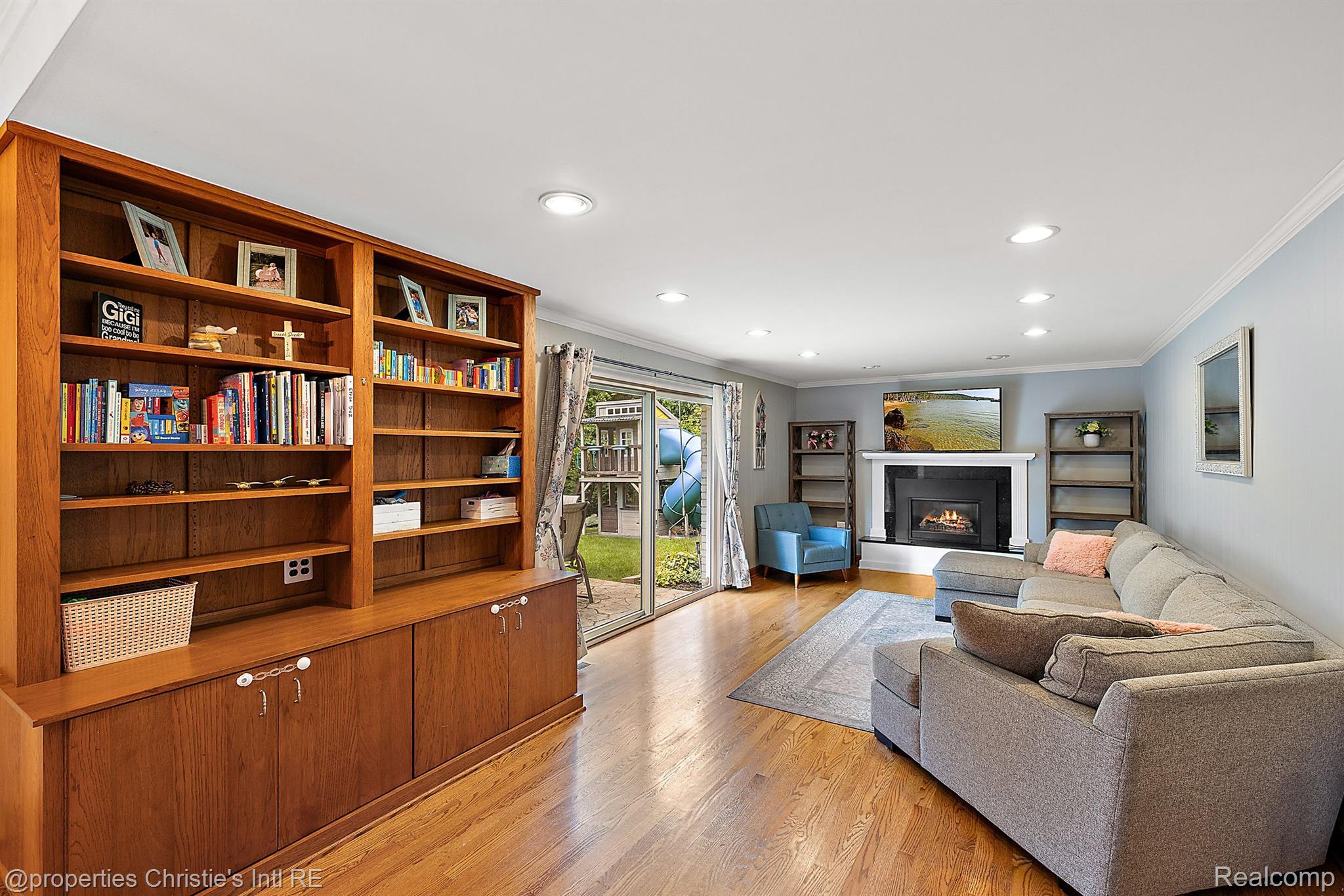 707 N ROSEDALE