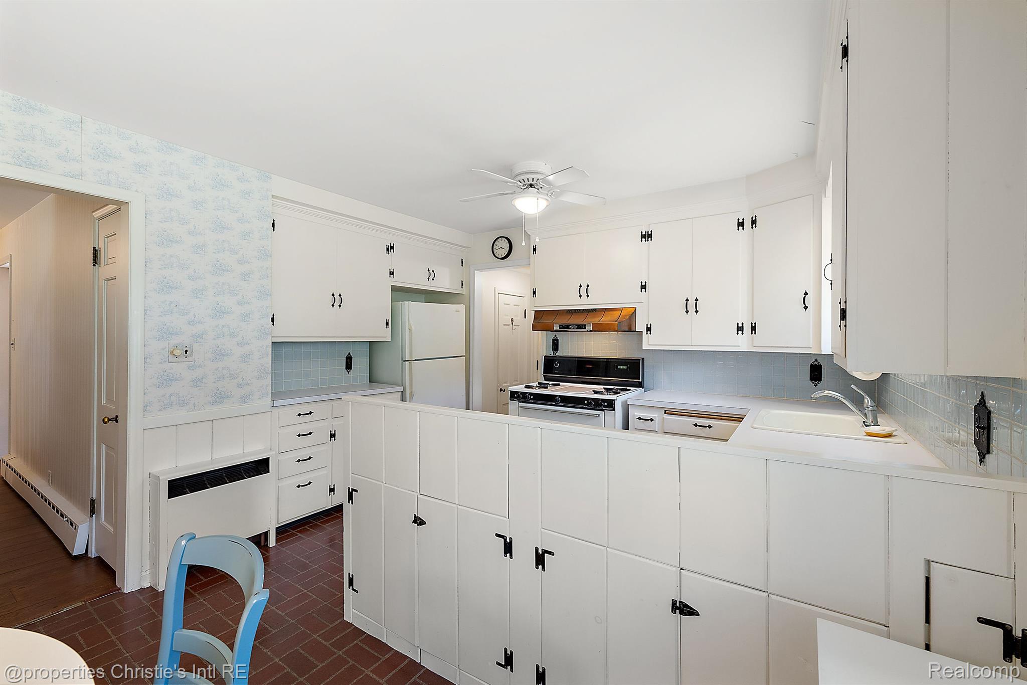 528 SHOREHAM Road