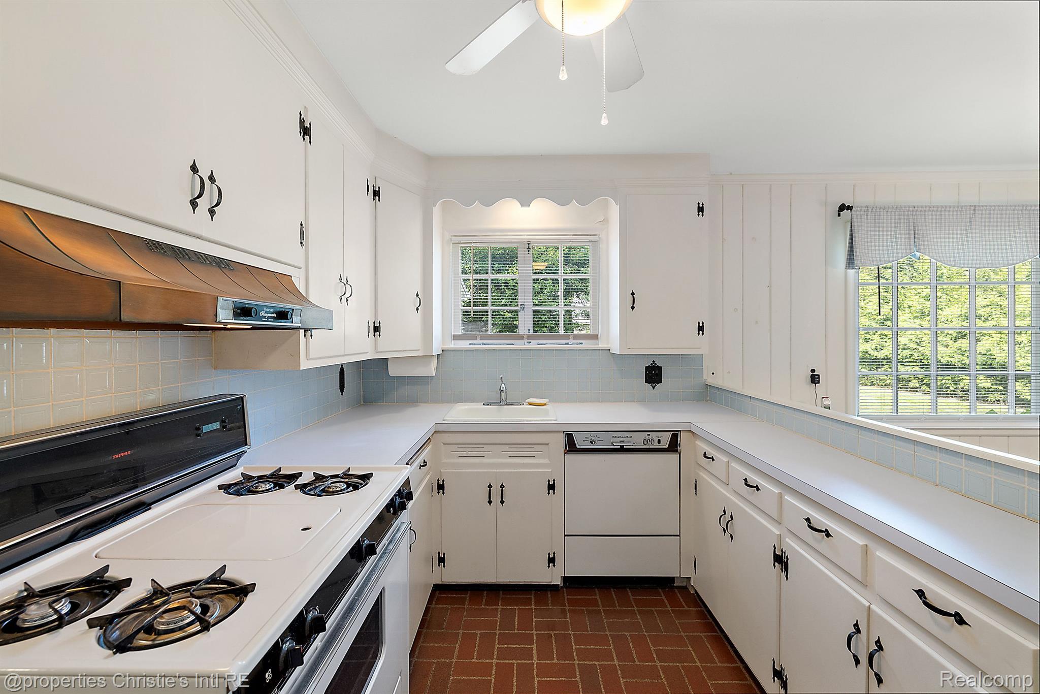 528 SHOREHAM Road