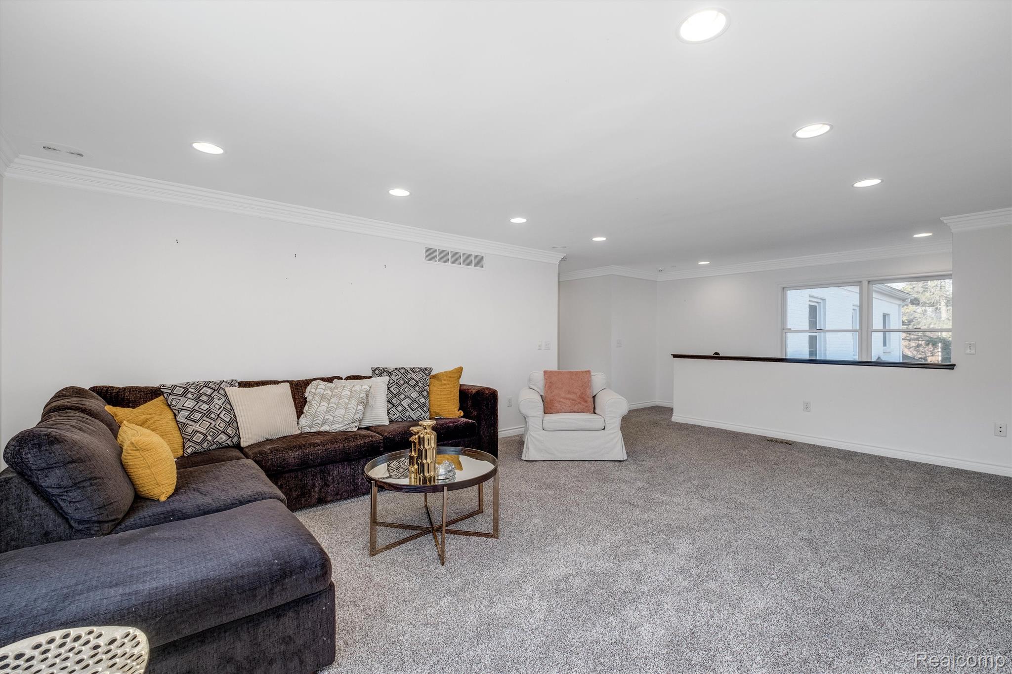 800 SUNNINGDALE Drive