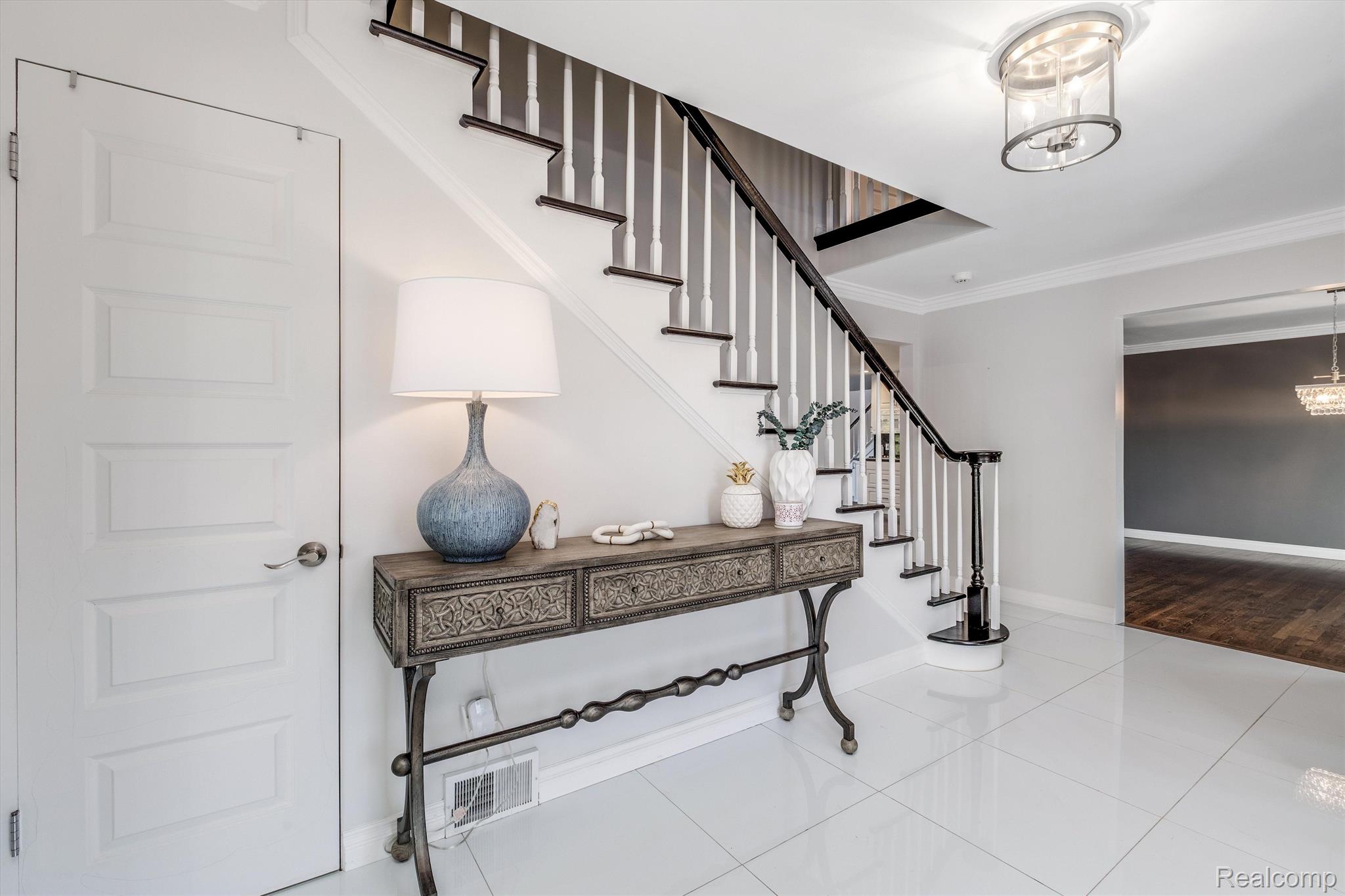 800 SUNNINGDALE Drive