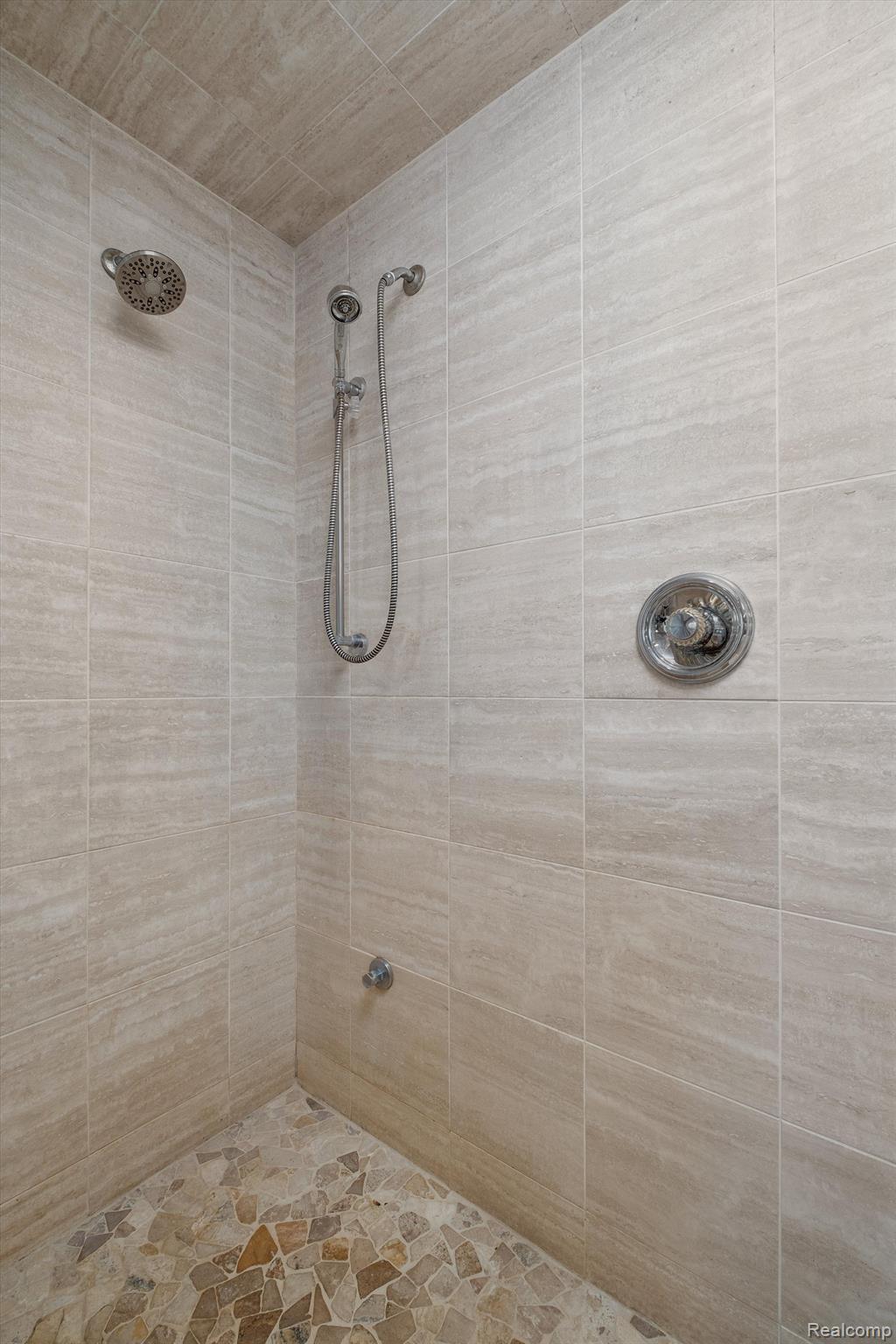 800 SUNNINGDALE Drive