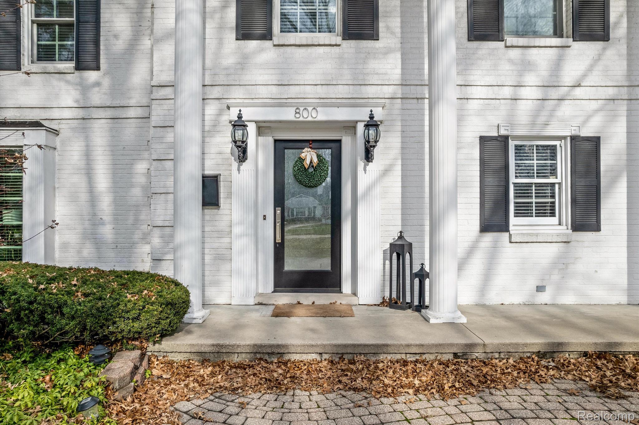 800 SUNNINGDALE Drive