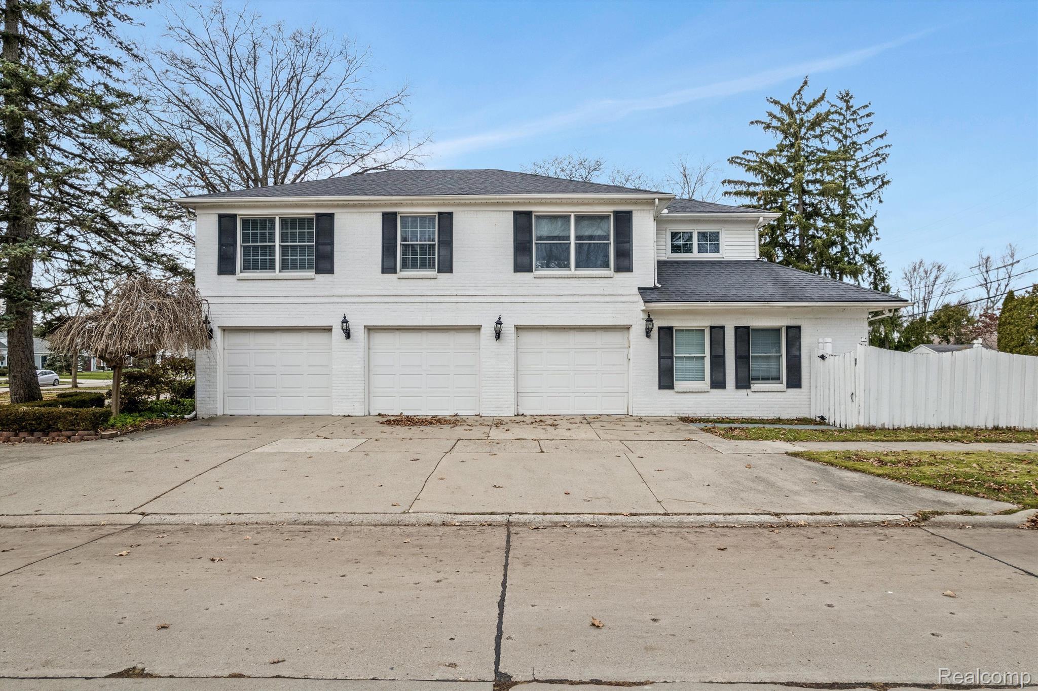 800 SUNNINGDALE Drive