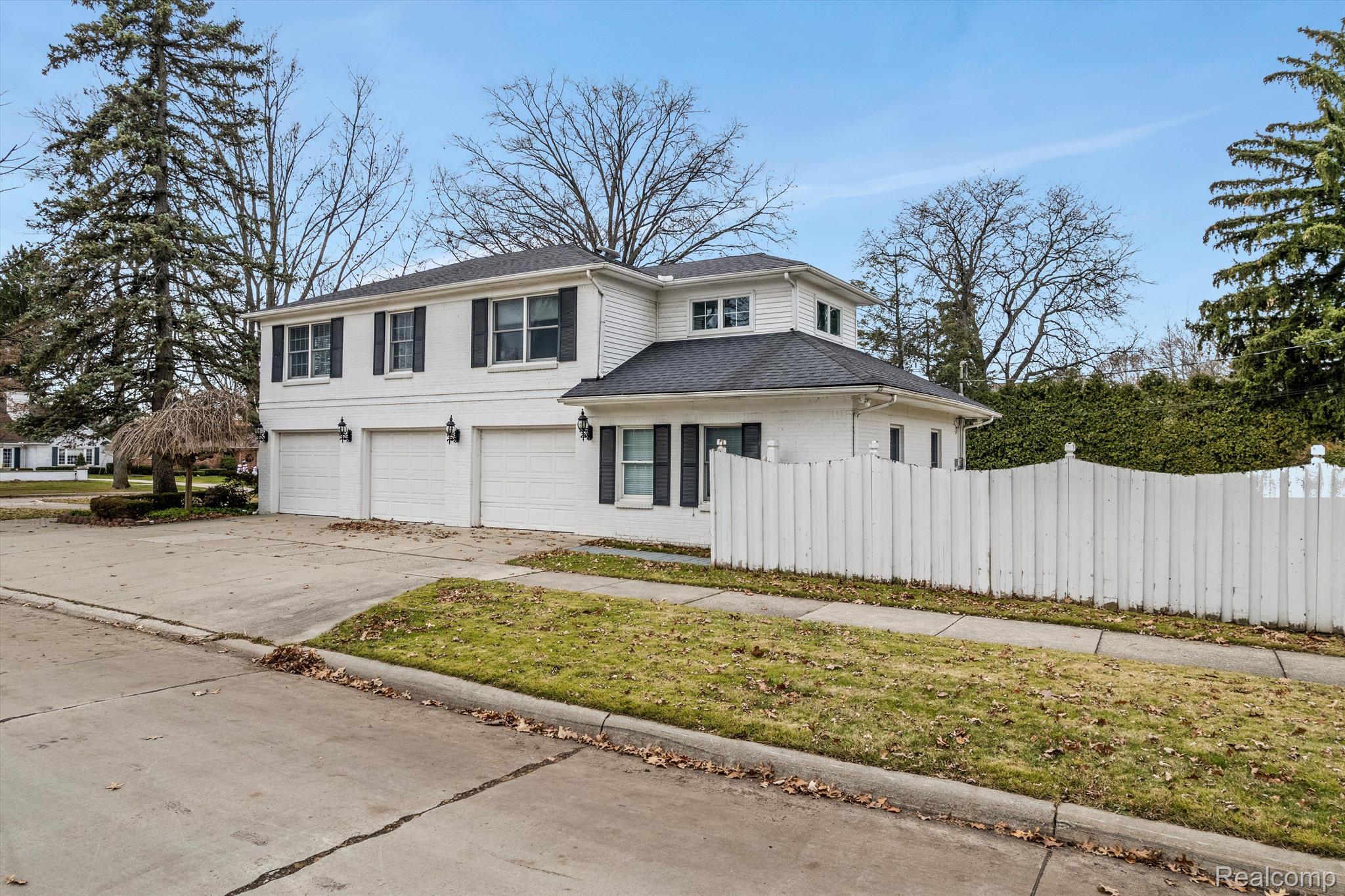 800 SUNNINGDALE Drive