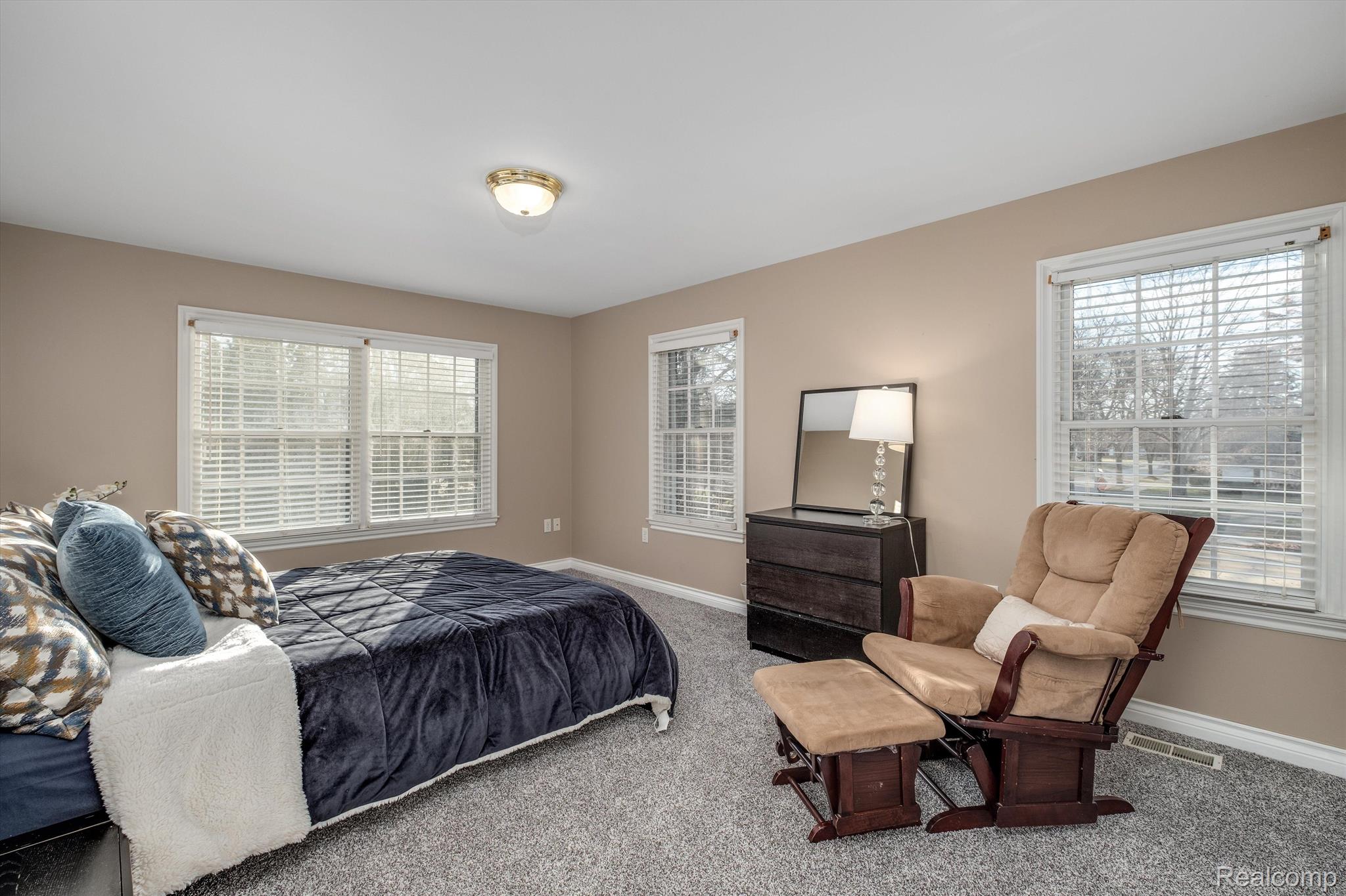 800 SUNNINGDALE Drive