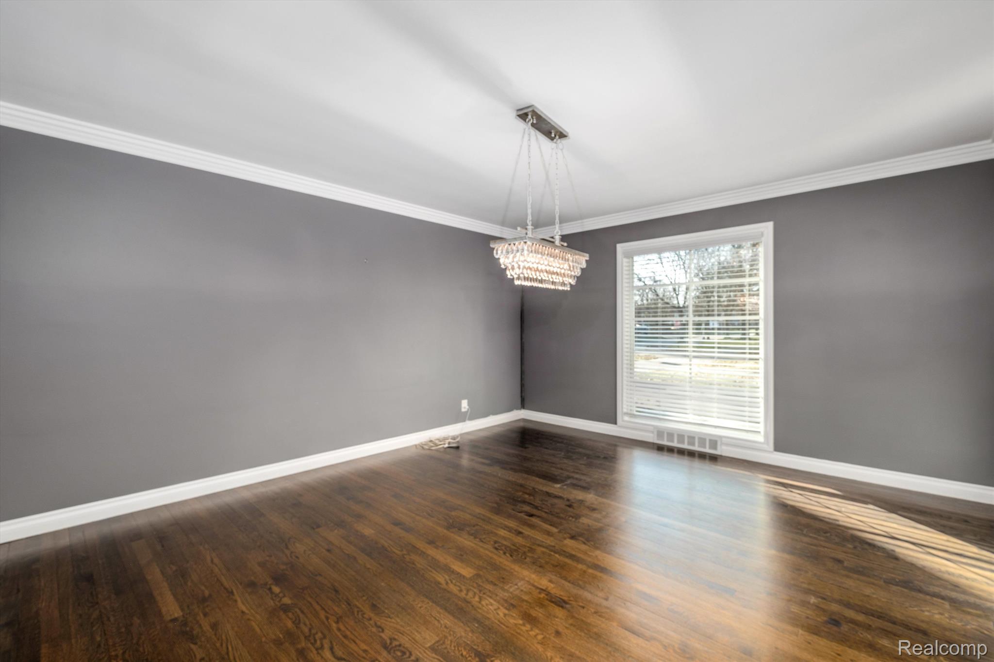 800 SUNNINGDALE Drive