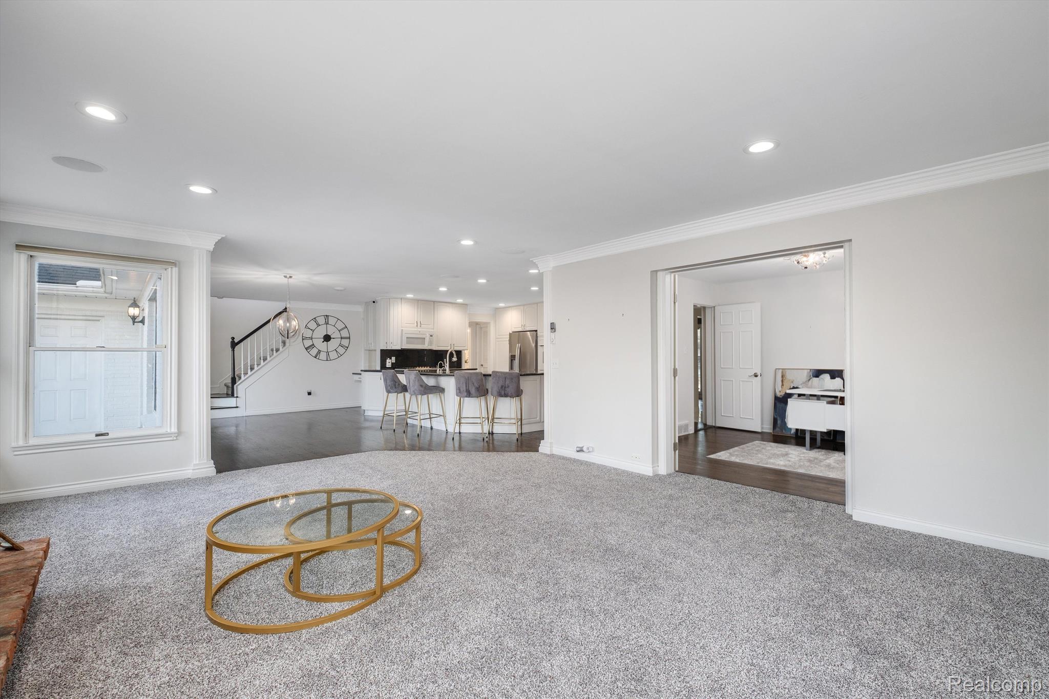 800 SUNNINGDALE Drive