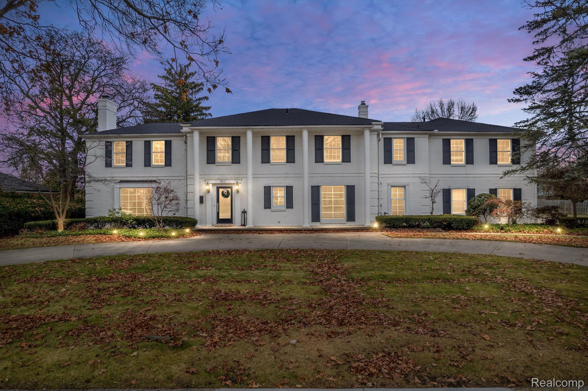 800 SUNNINGDALE Drive