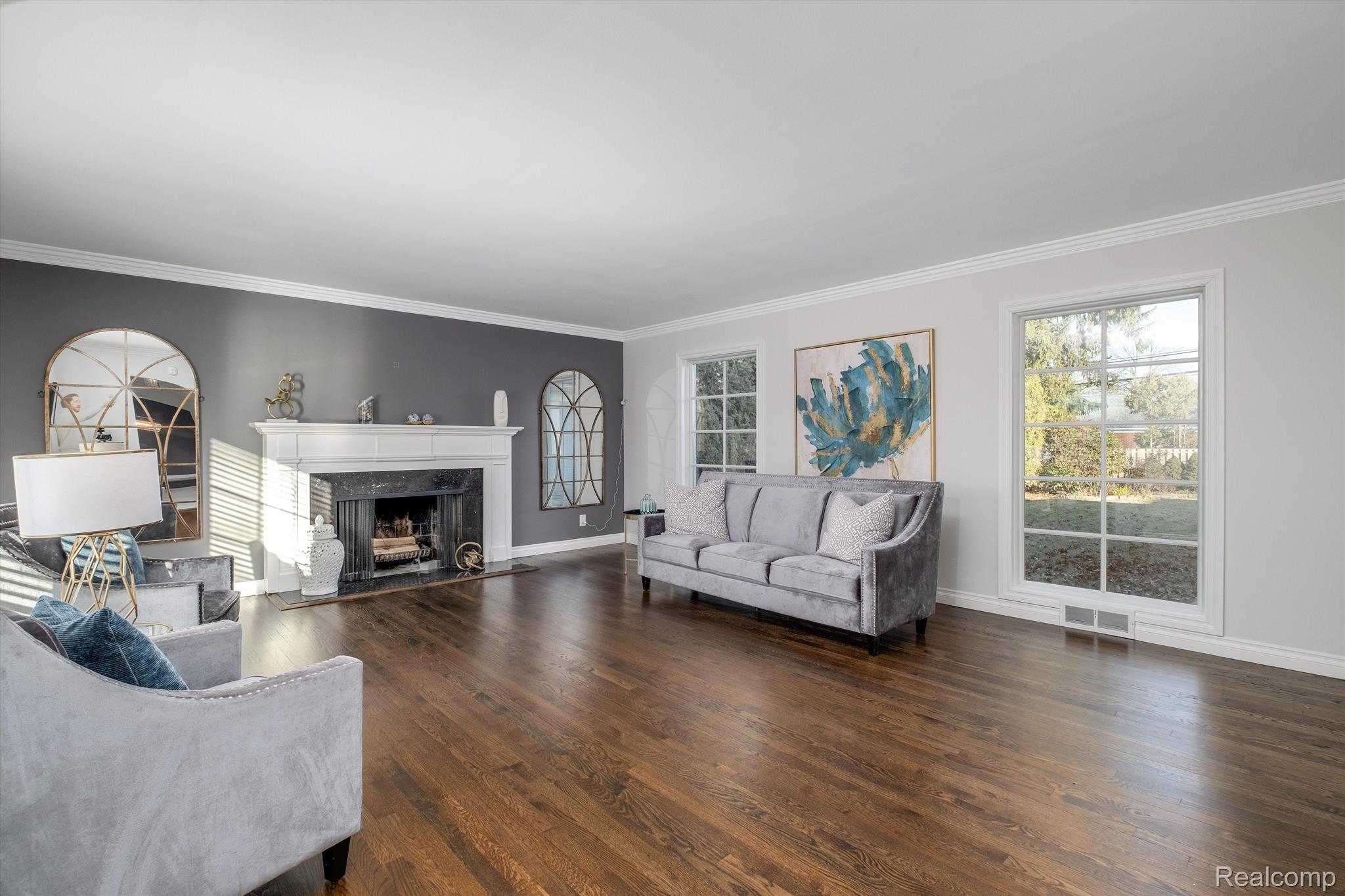 800 SUNNINGDALE Drive