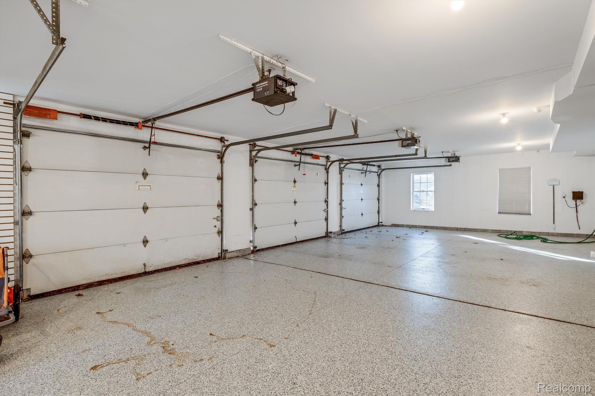 800 SUNNINGDALE Drive