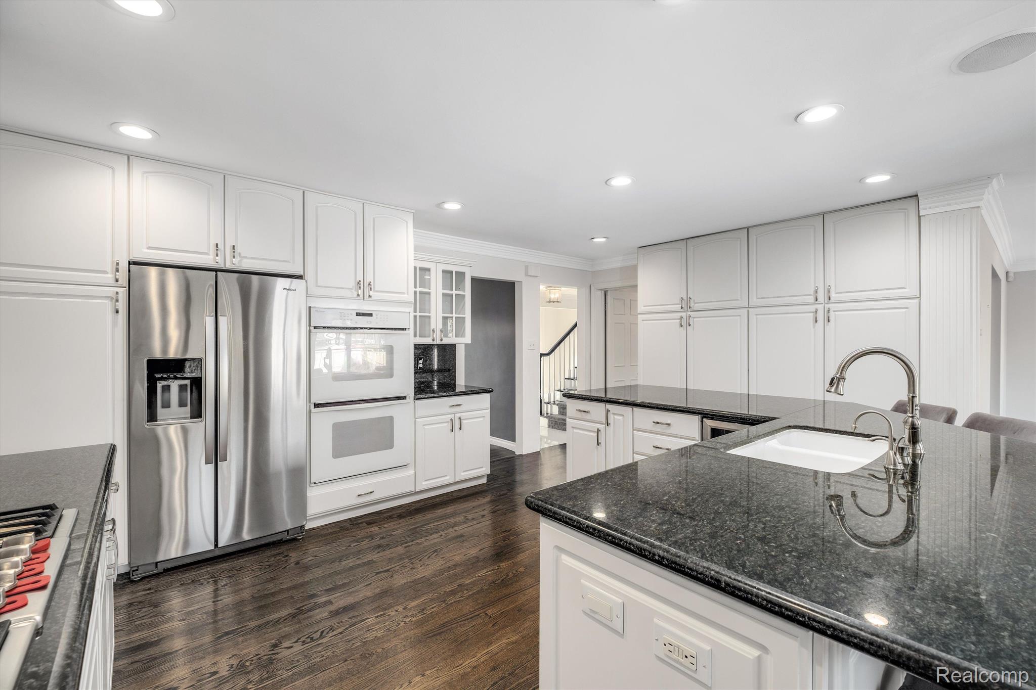 800 SUNNINGDALE Drive