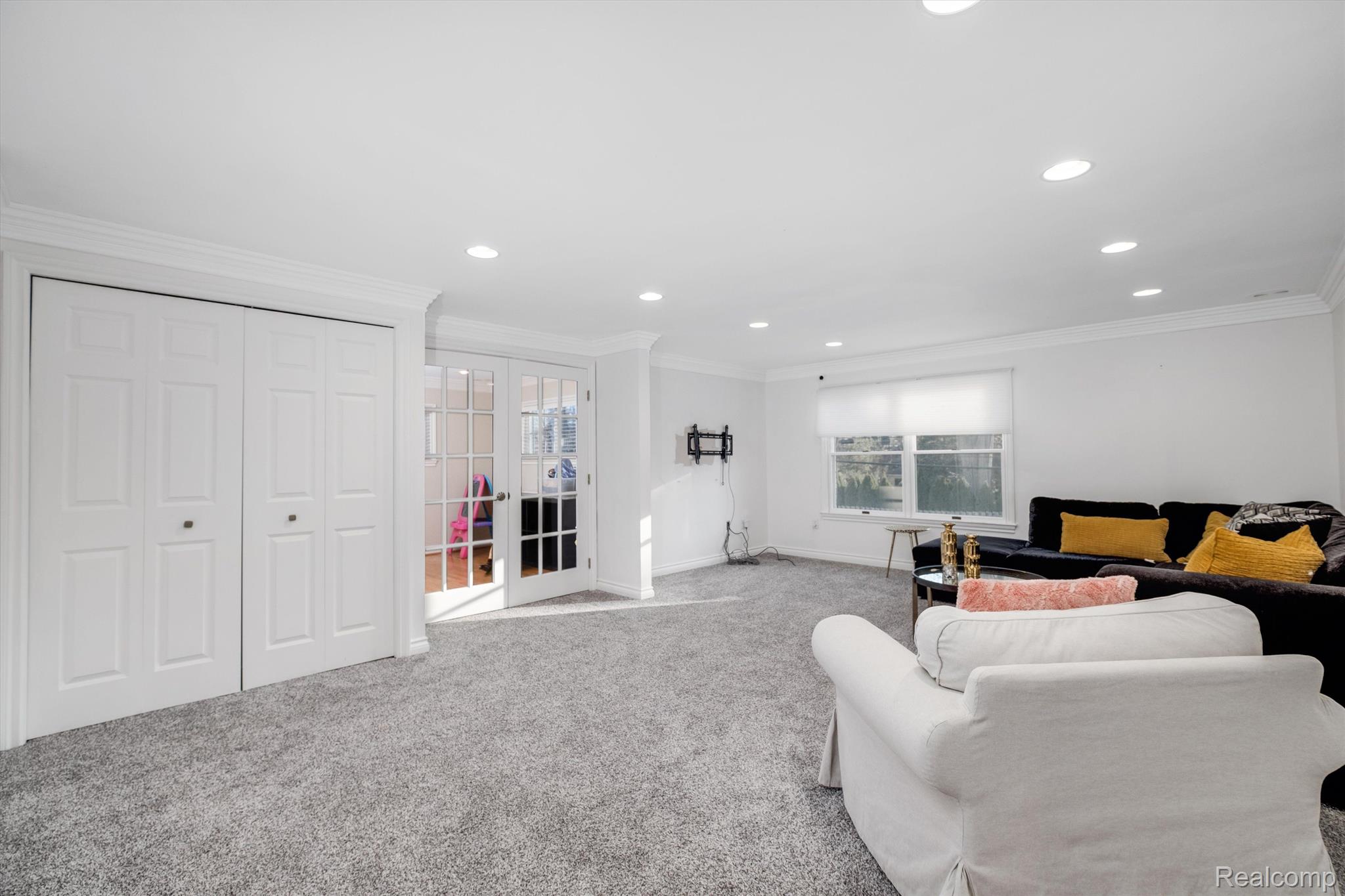 800 SUNNINGDALE Drive