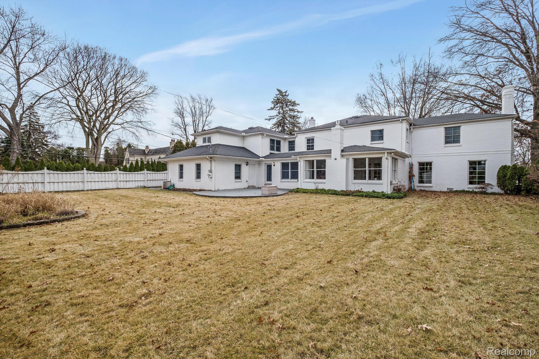 800 SUNNINGDALE Drive