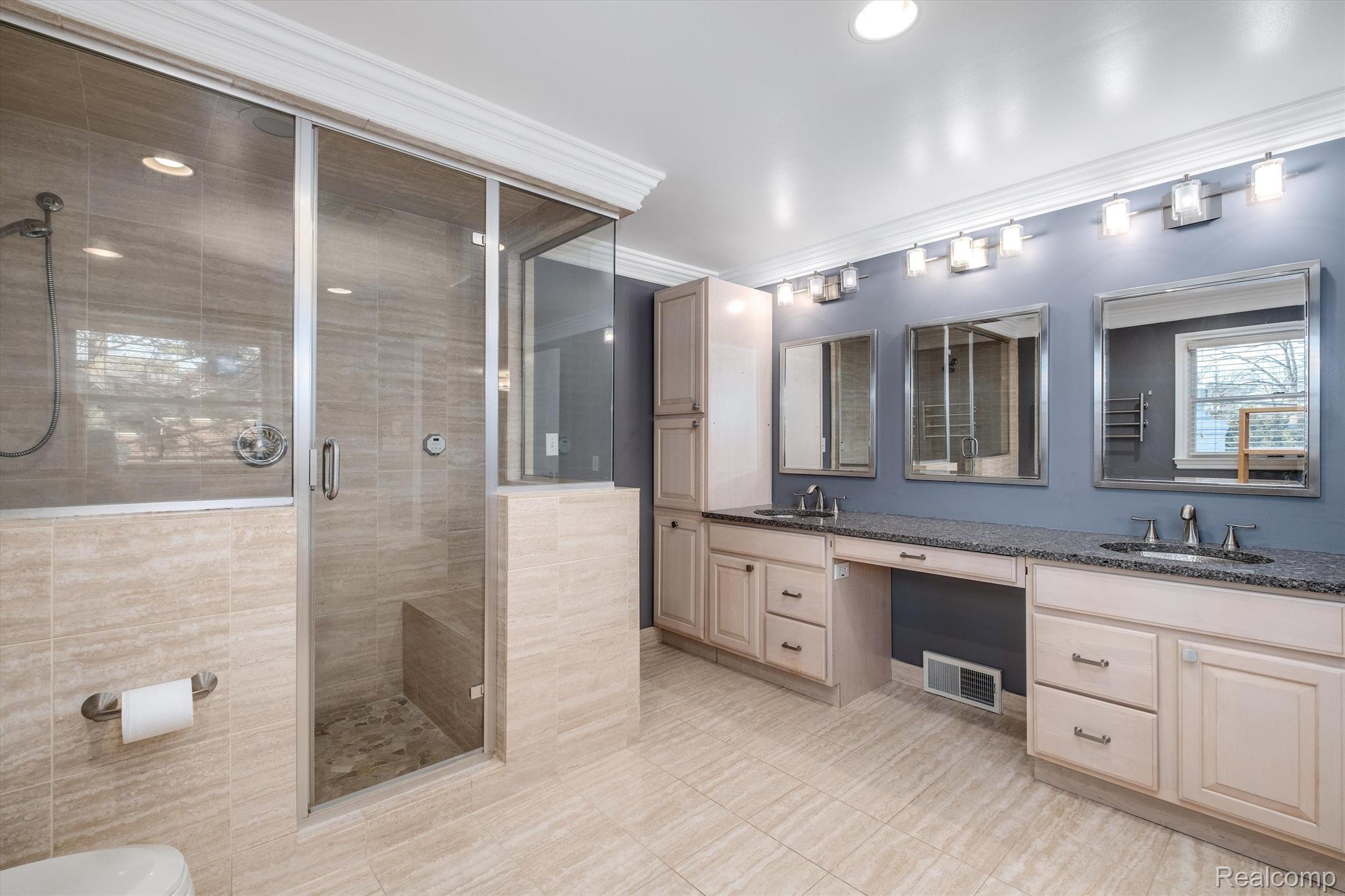 800 SUNNINGDALE Drive