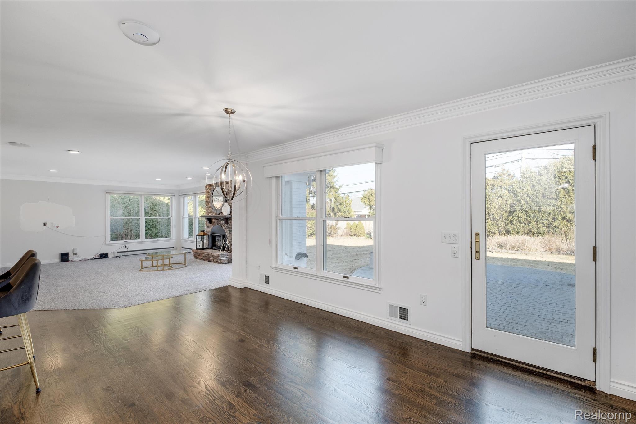 800 SUNNINGDALE Drive