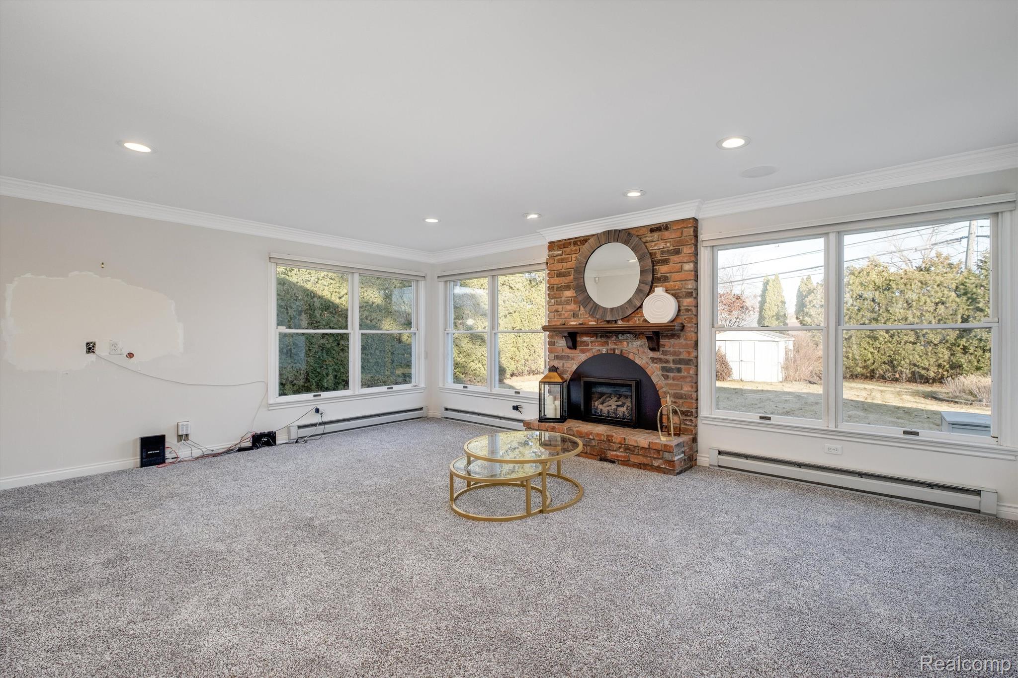 800 SUNNINGDALE Drive