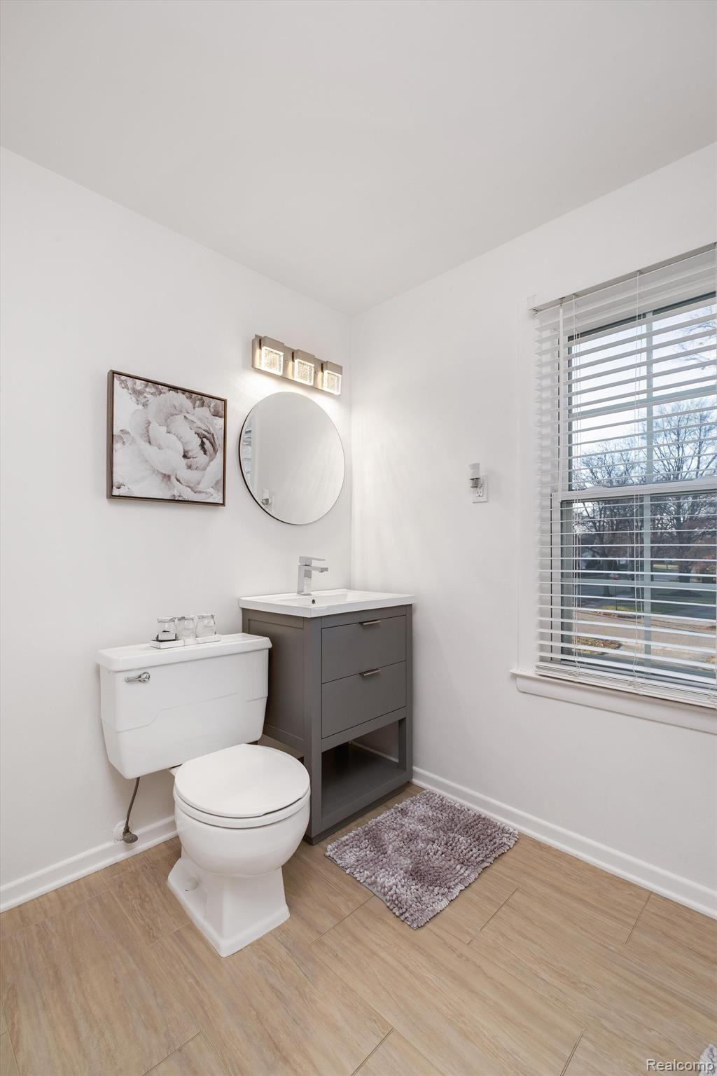 800 SUNNINGDALE Drive