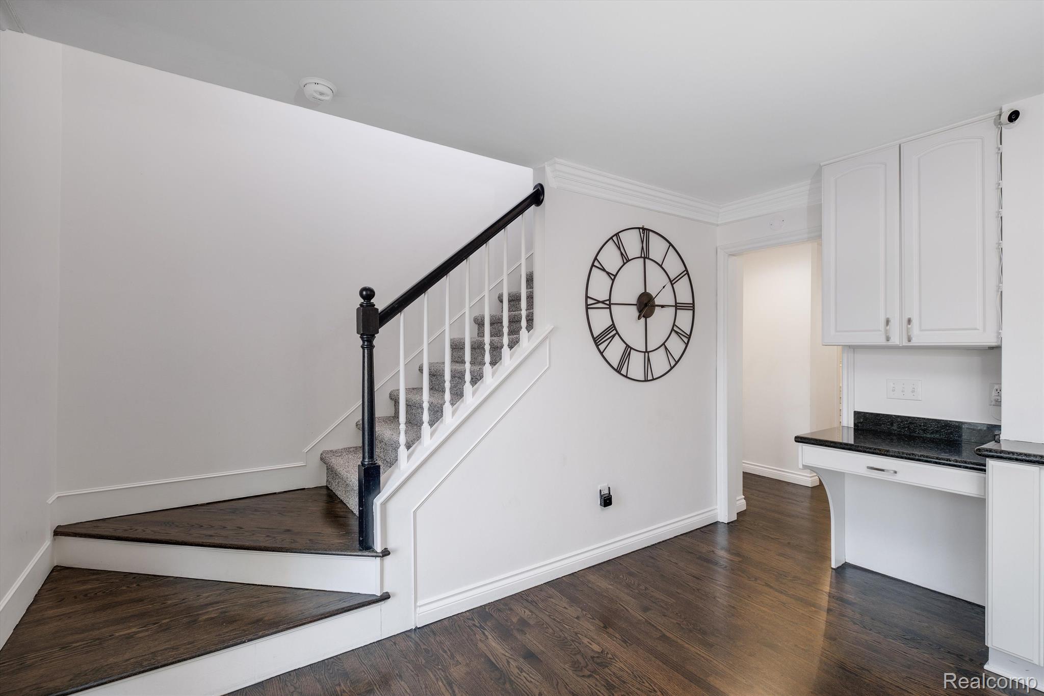 800 SUNNINGDALE Drive