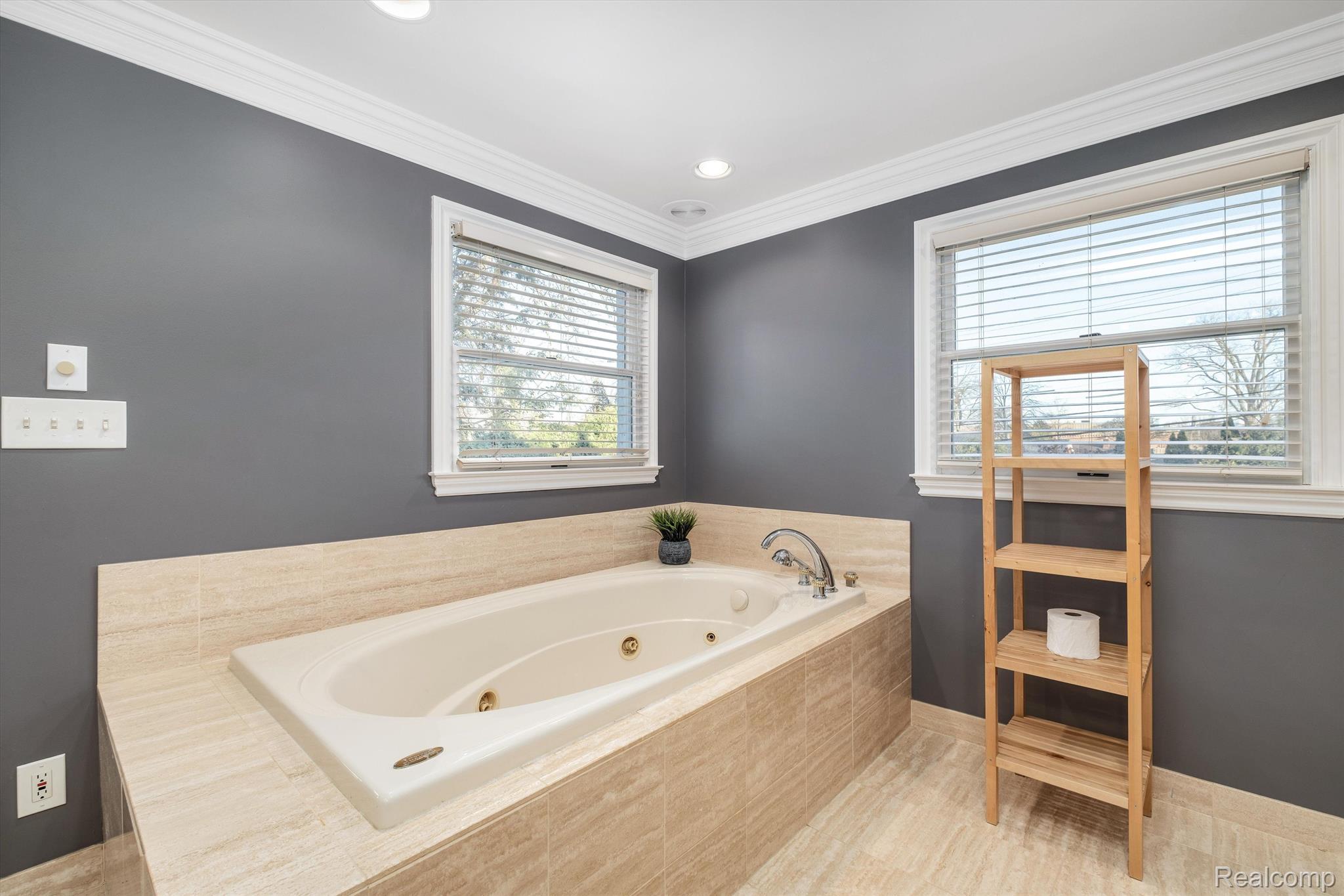 800 SUNNINGDALE Drive