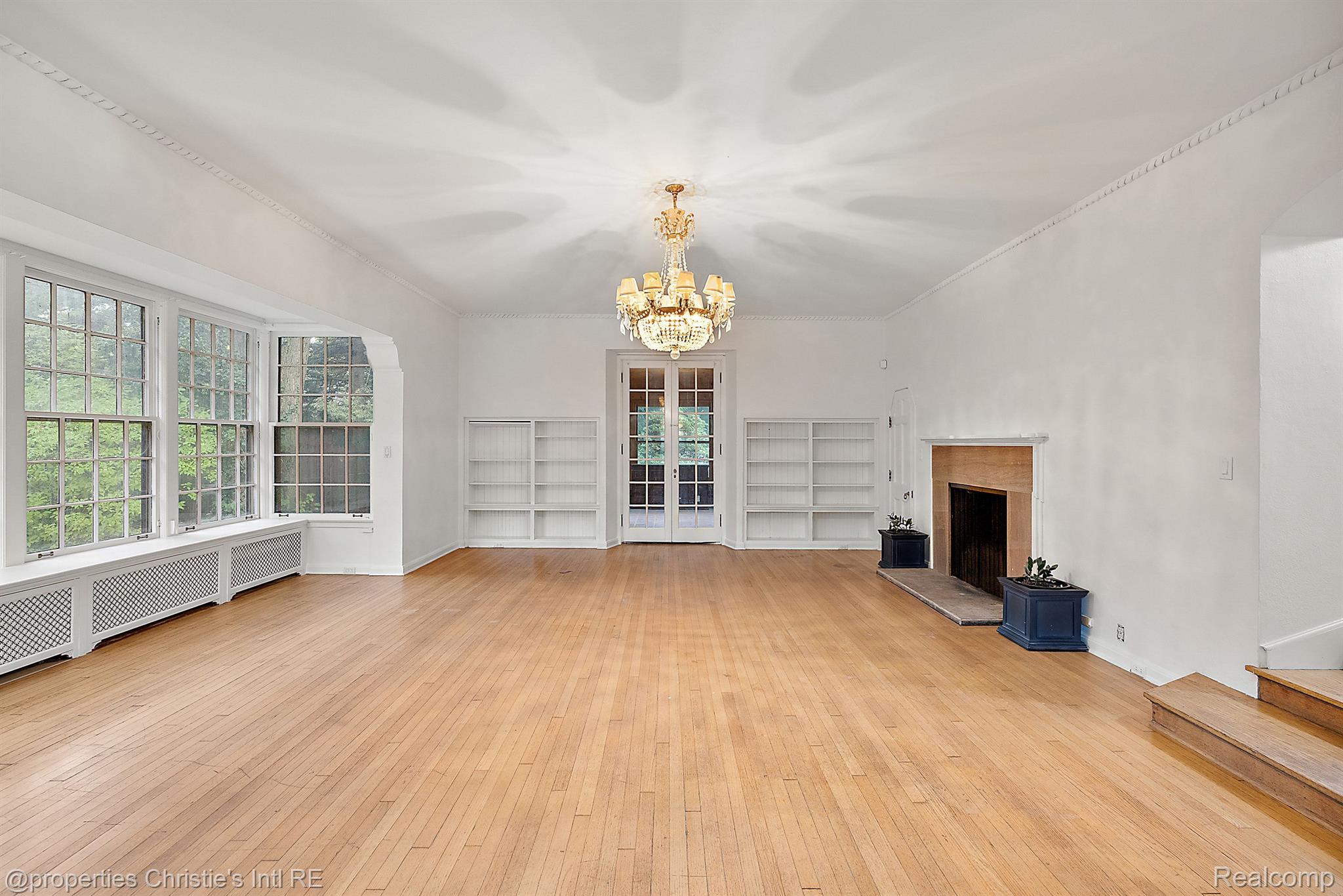 347 Kercheval Avenue