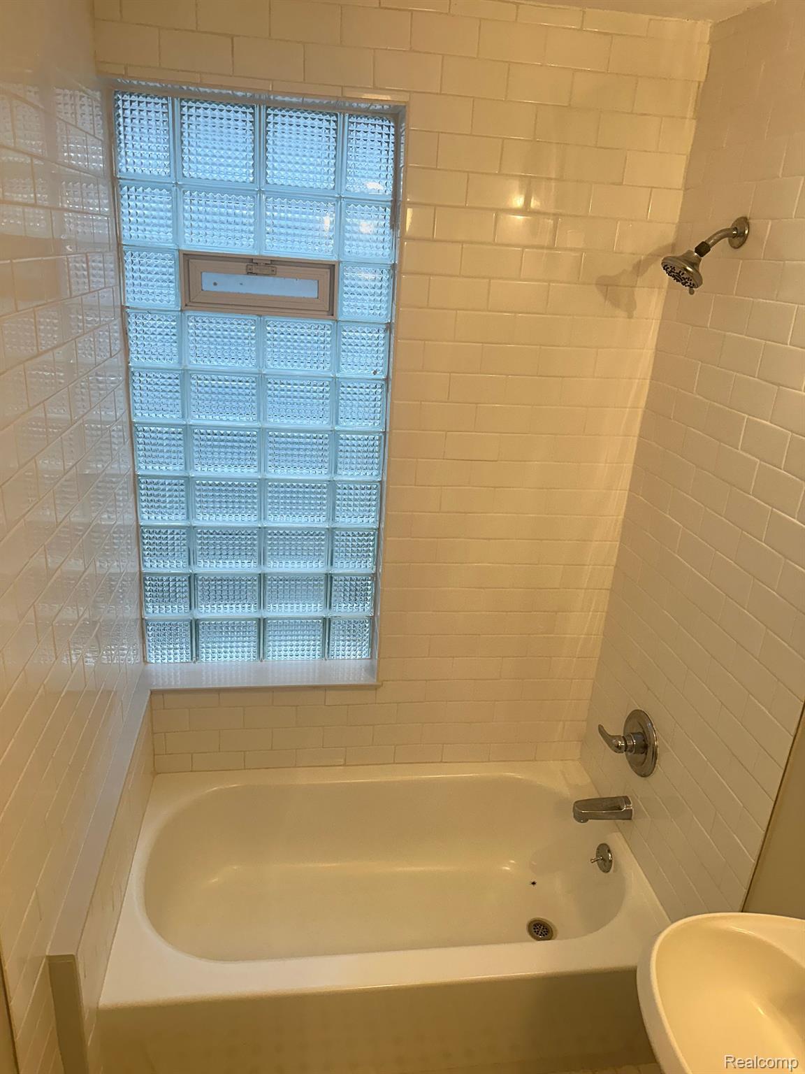 124 MUIR - LOWER UNIT Road