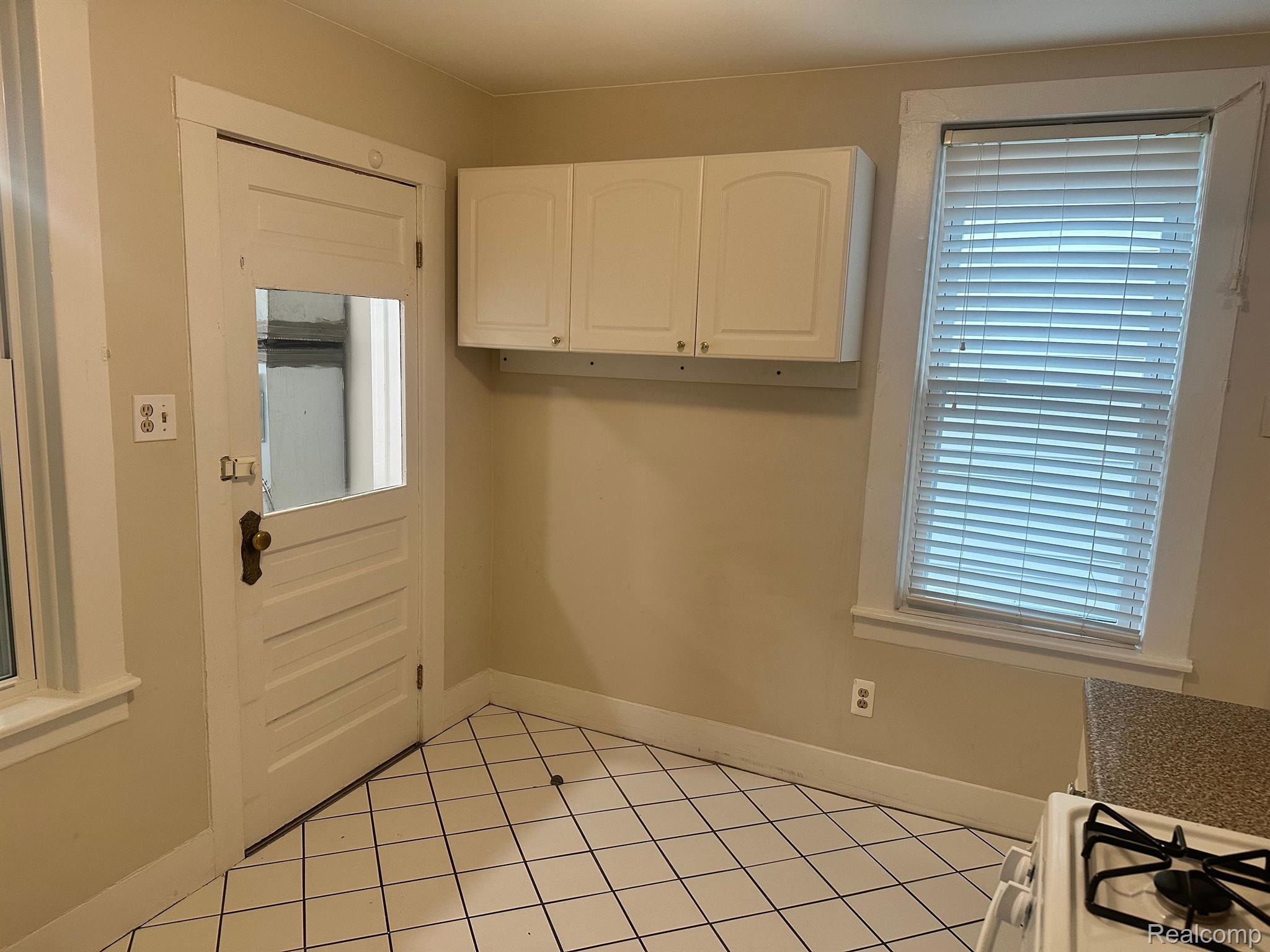 124 MUIR - LOWER UNIT Road