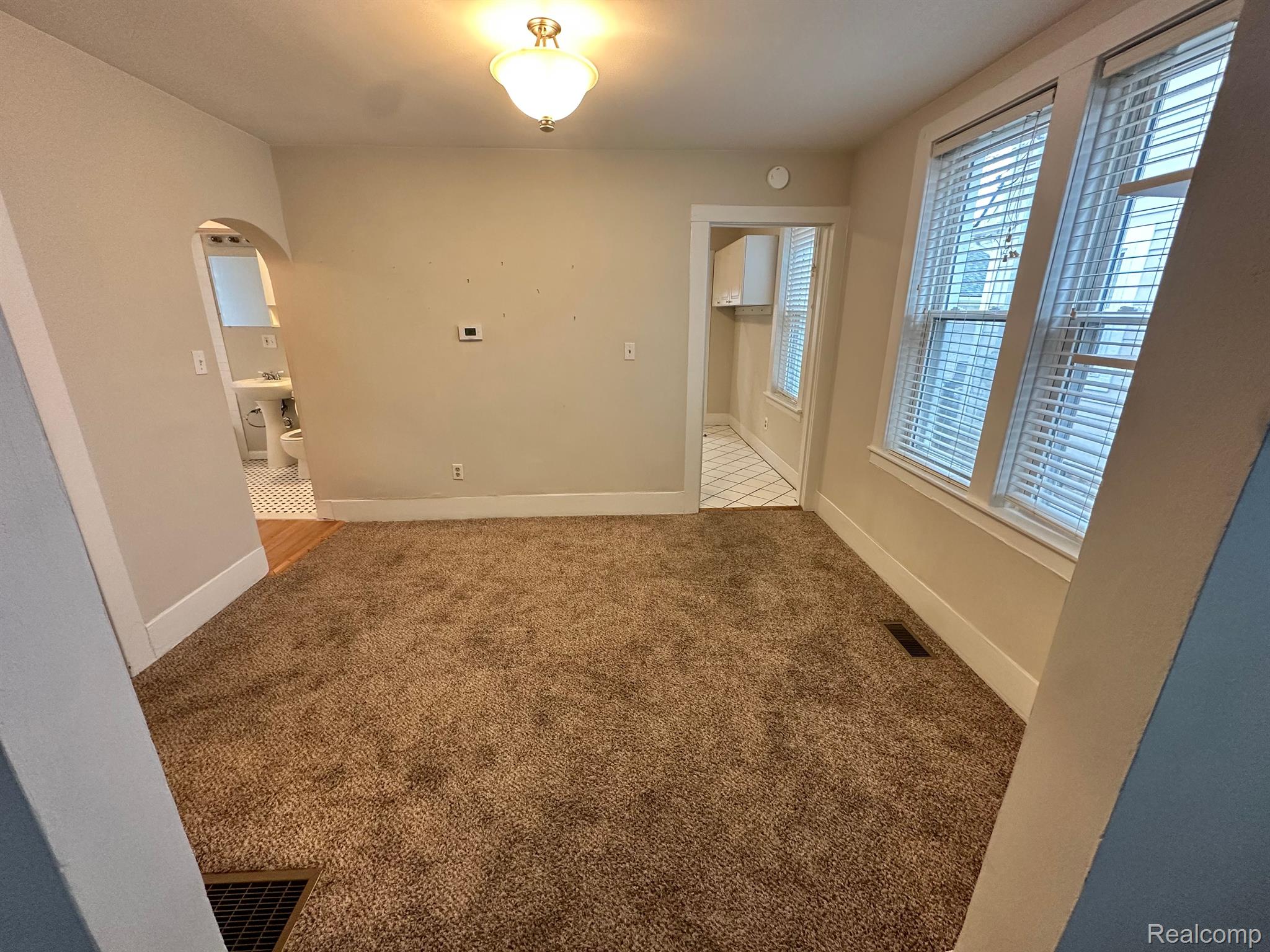 124 MUIR - LOWER UNIT Road