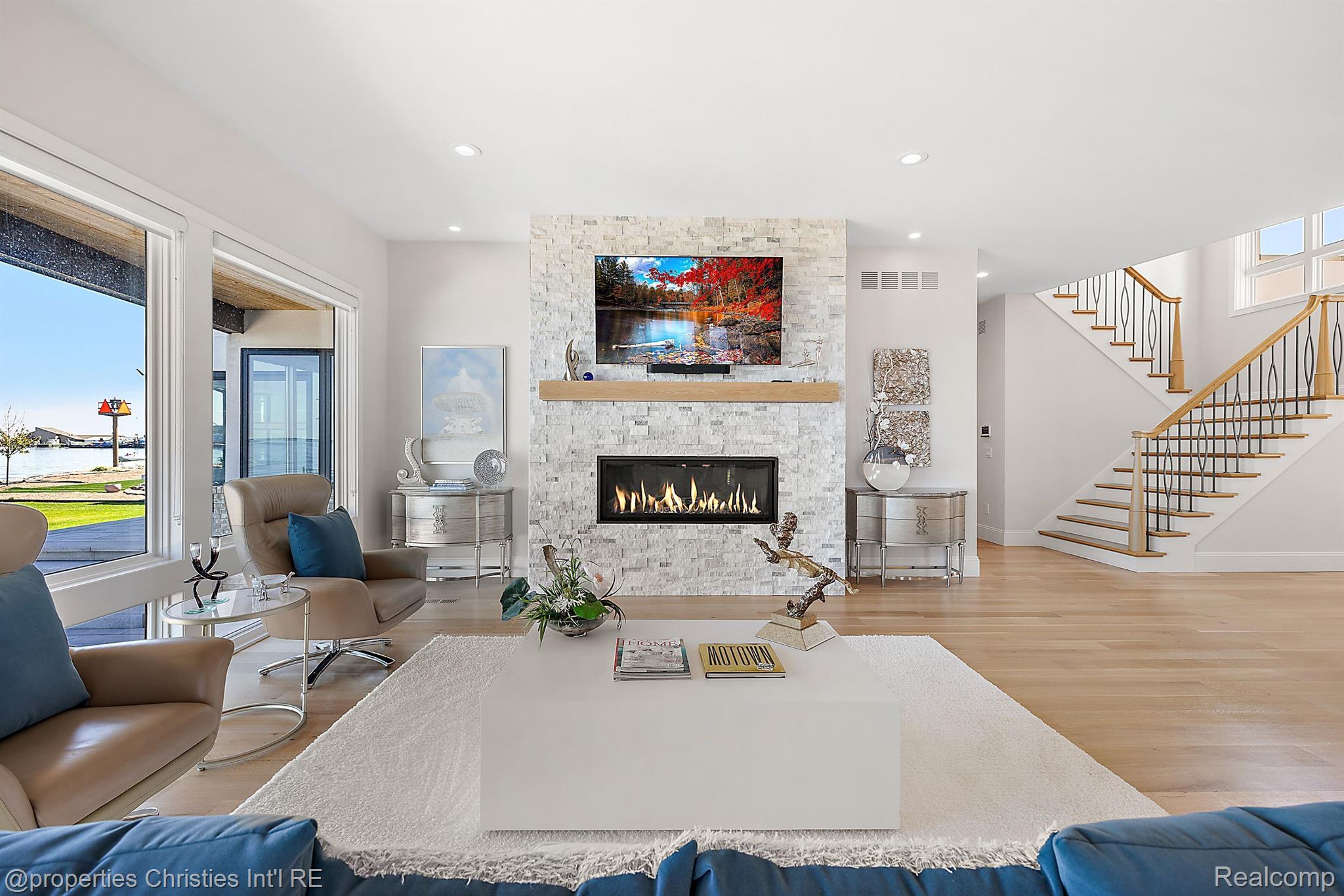 33168 N RIVER Road
