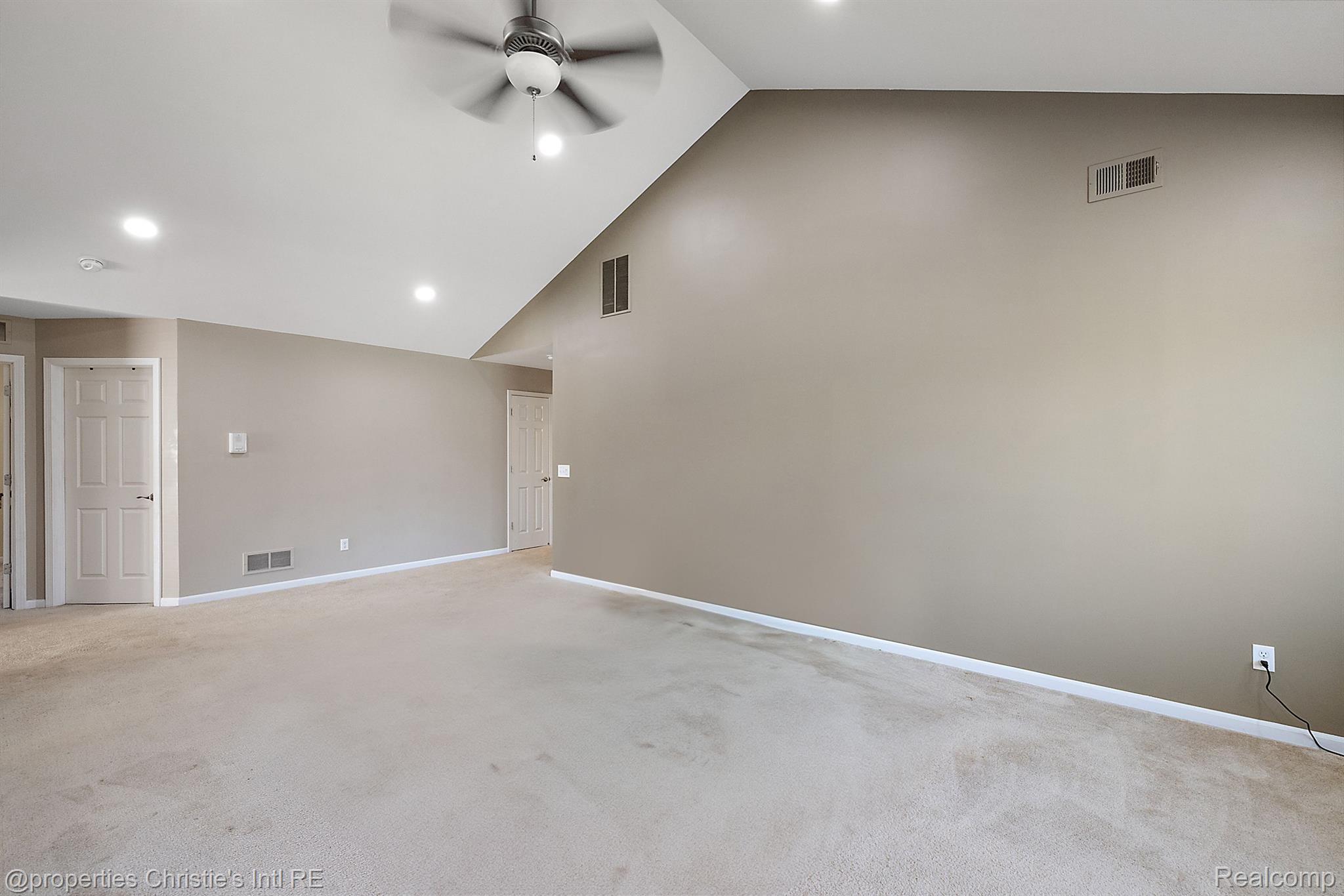 29499 WOODPARK Circle