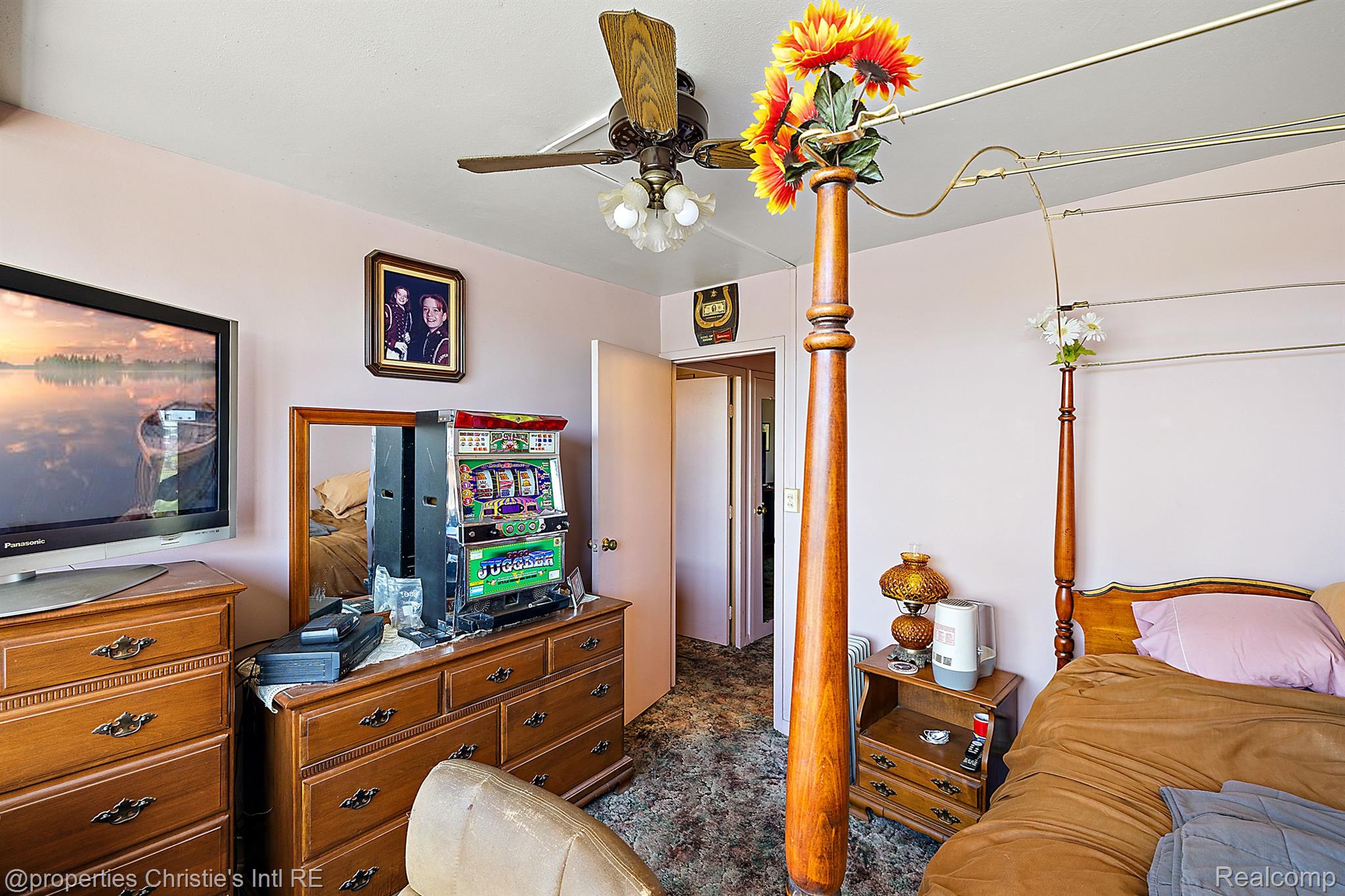 5900 E Jefferson Avenue 404