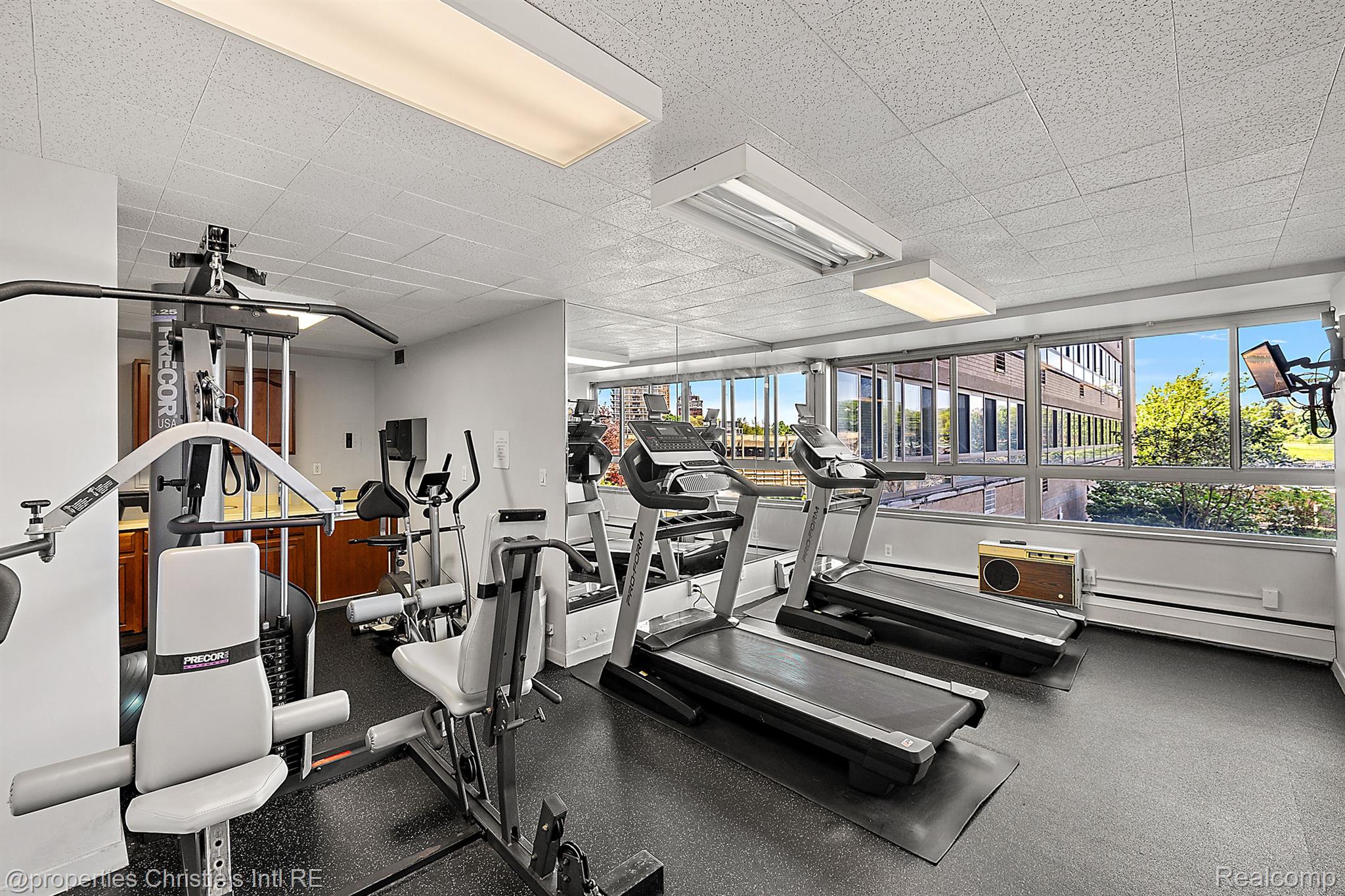 5900 E Jefferson Avenue 404