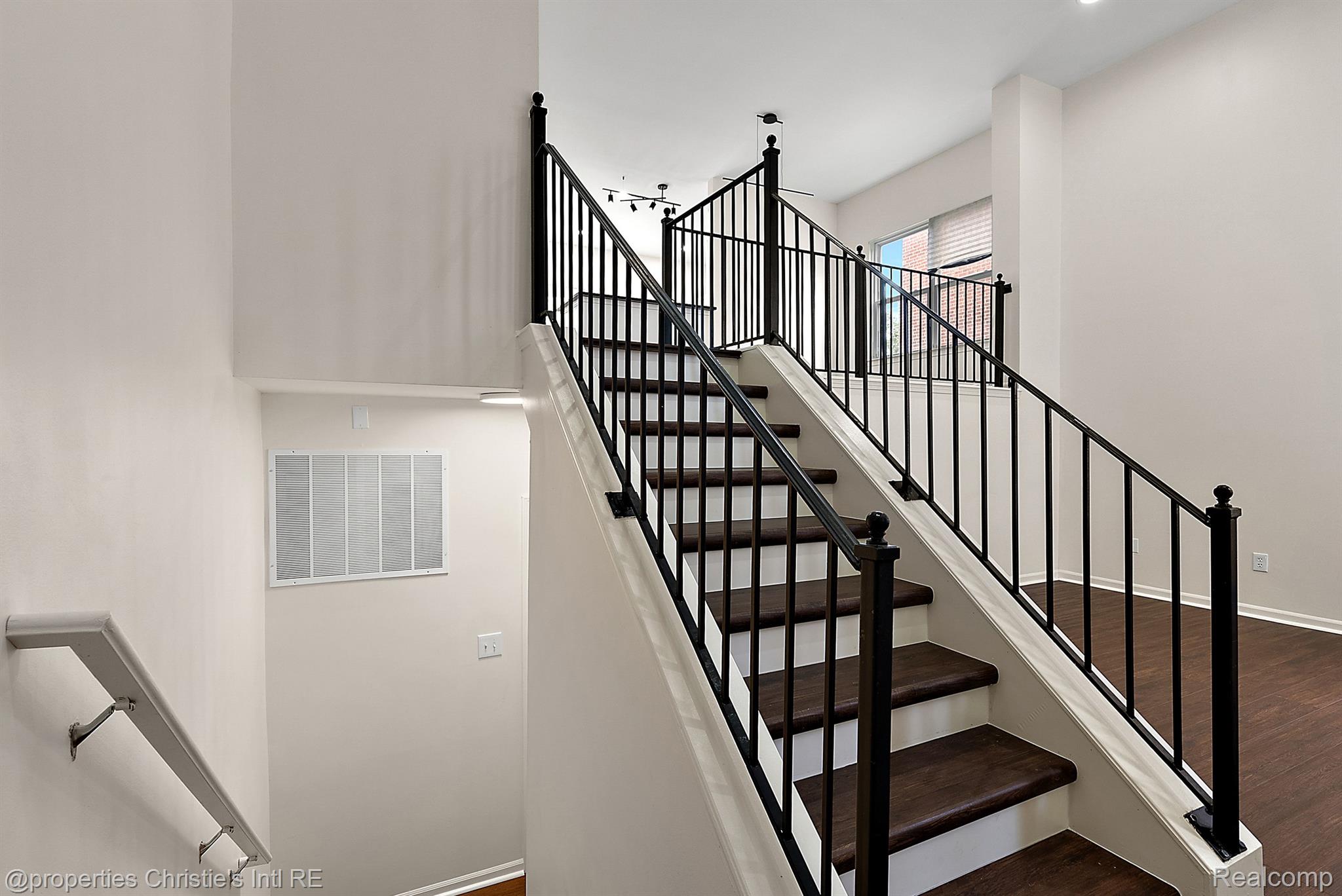 298 E PALMER Street 26