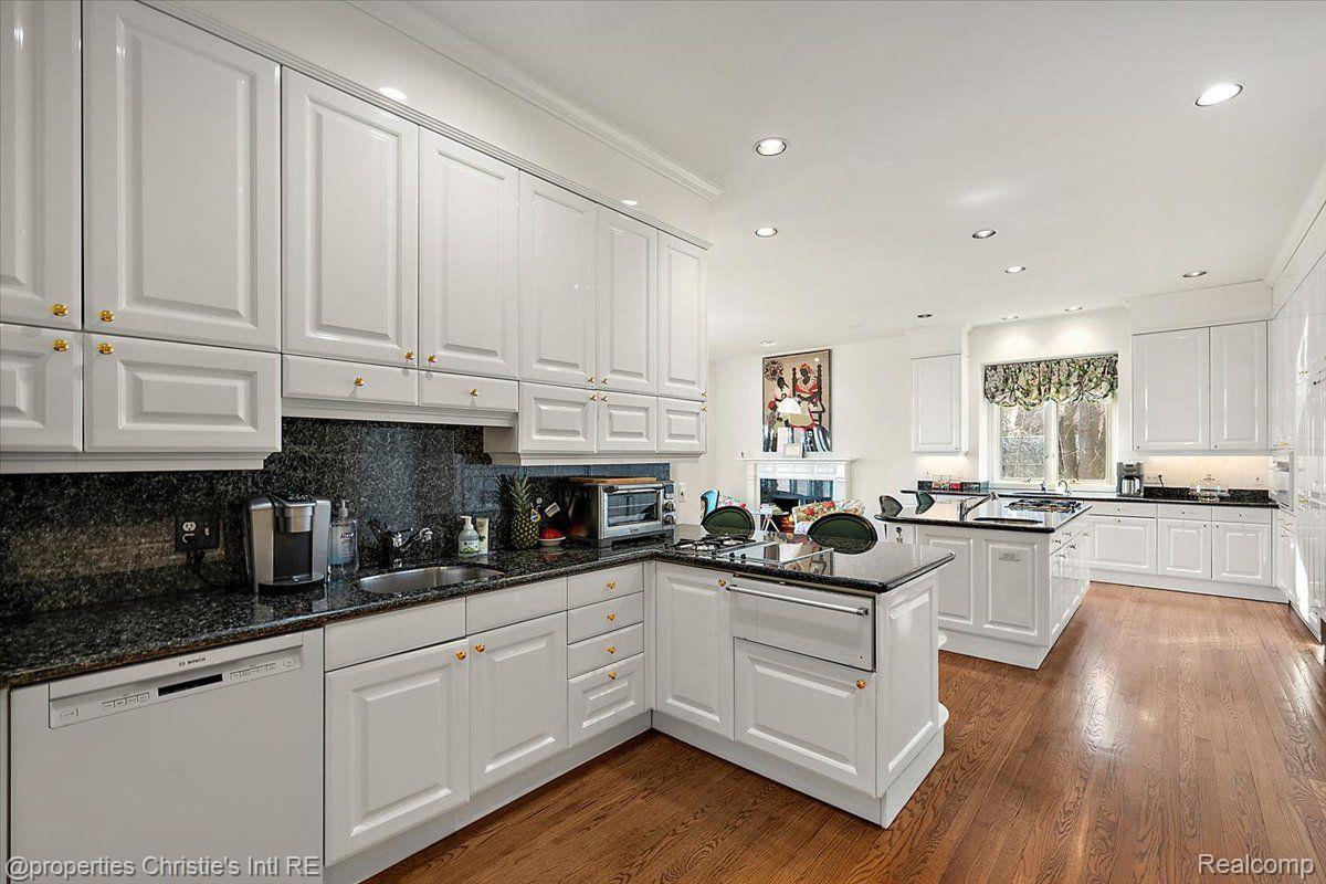 15440 WINDMILL POINTE Drive