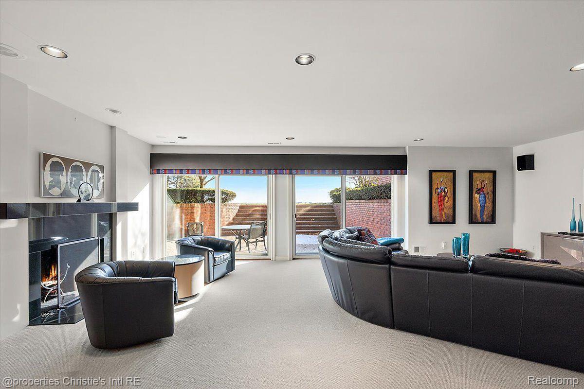 15440 WINDMILL POINTE Drive