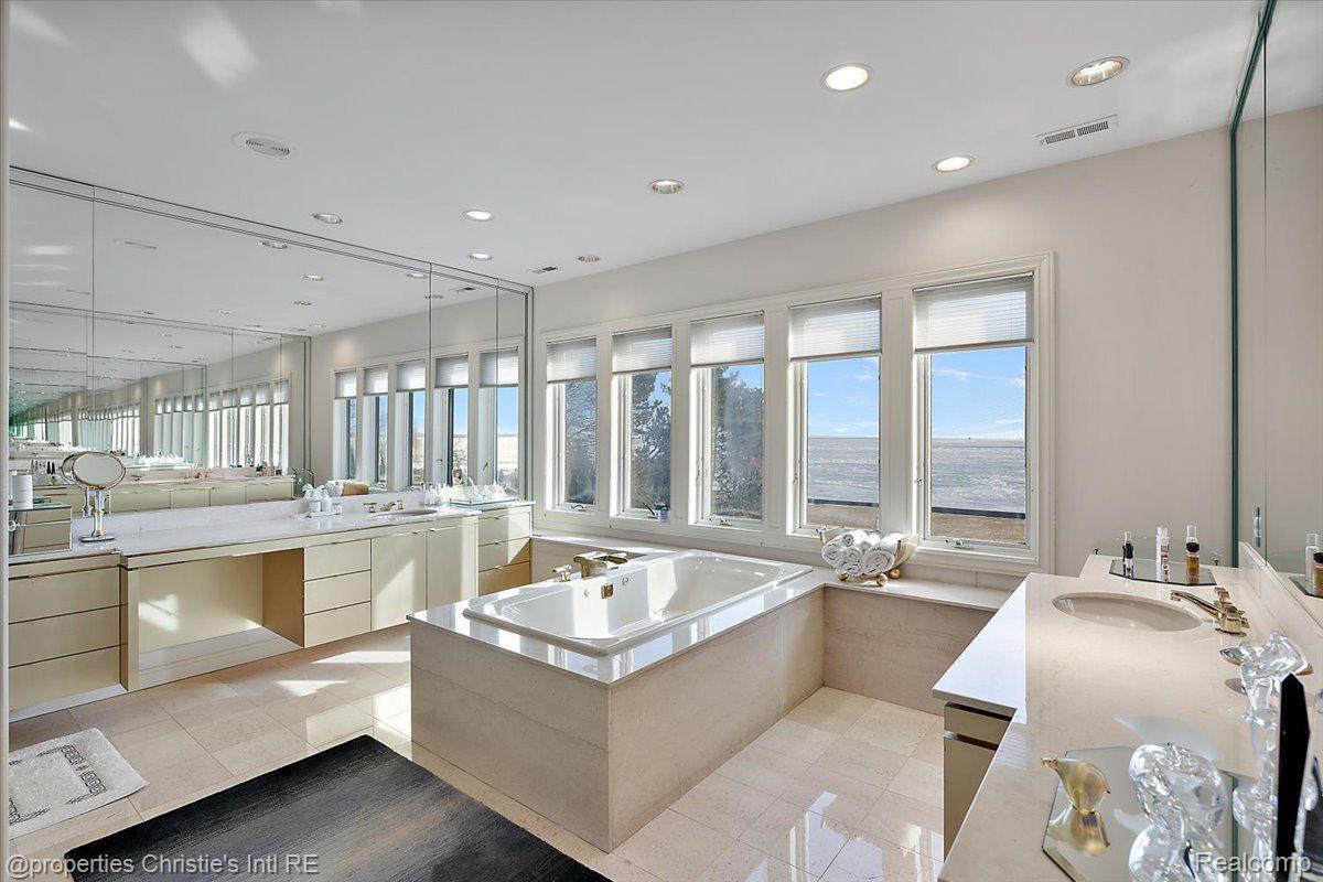 15440 WINDMILL POINTE Drive