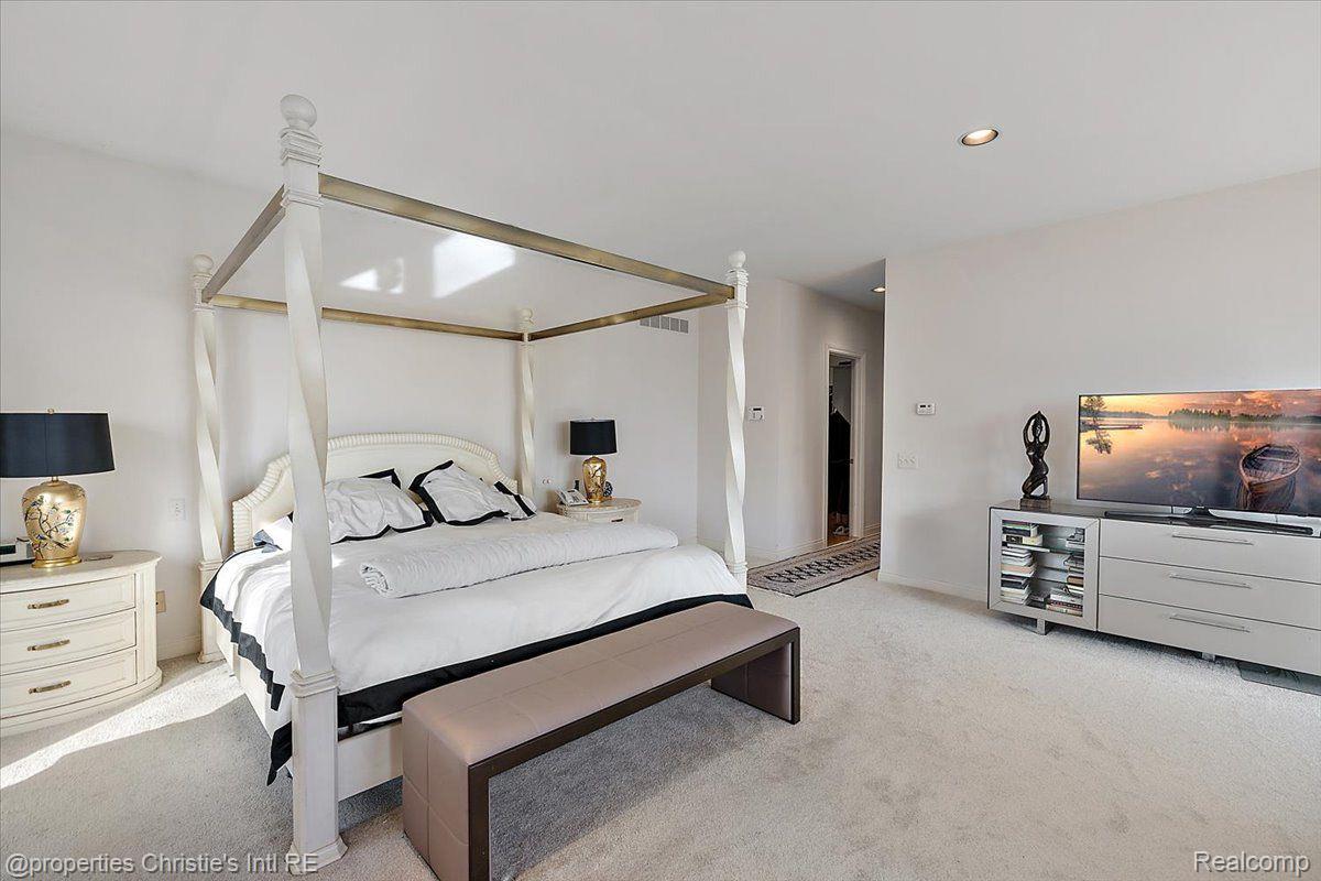 15440 WINDMILL POINTE Drive