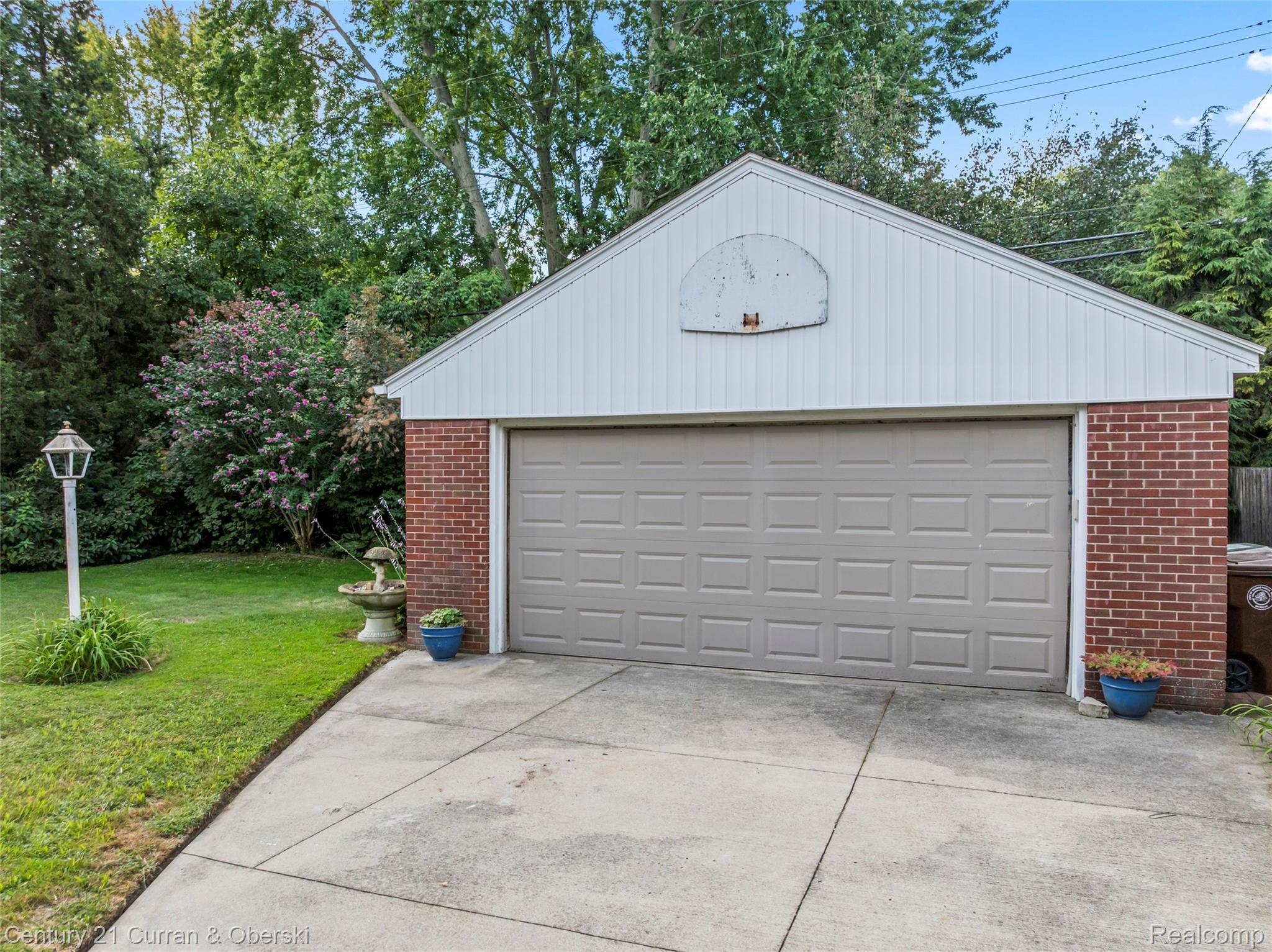 505 Hollywood Avenue