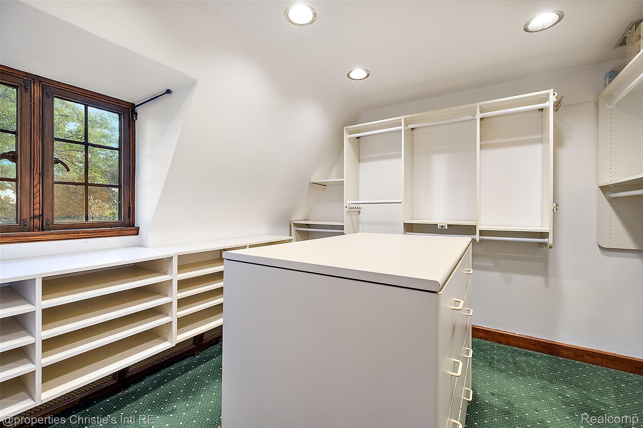 49016 Pointe Lakeview Drive