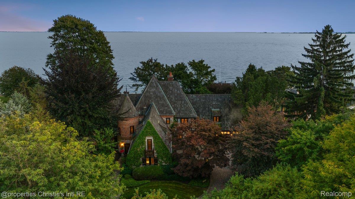 49016 Pointe Lakeview Drive