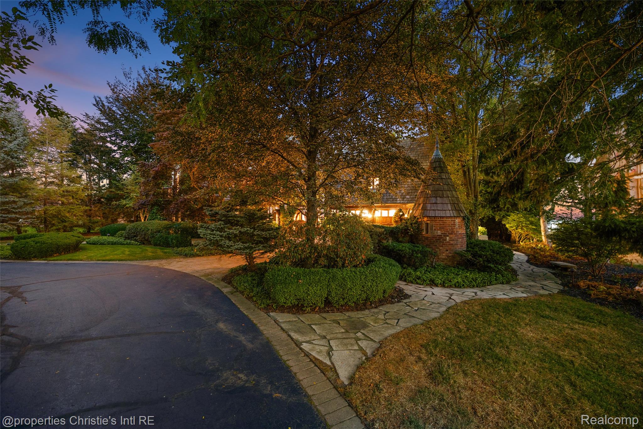 49016 Pointe Lakeview Drive