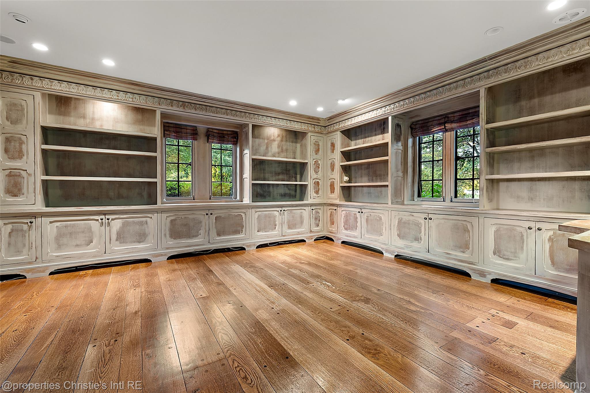 49016 Pointe Lakeview Drive