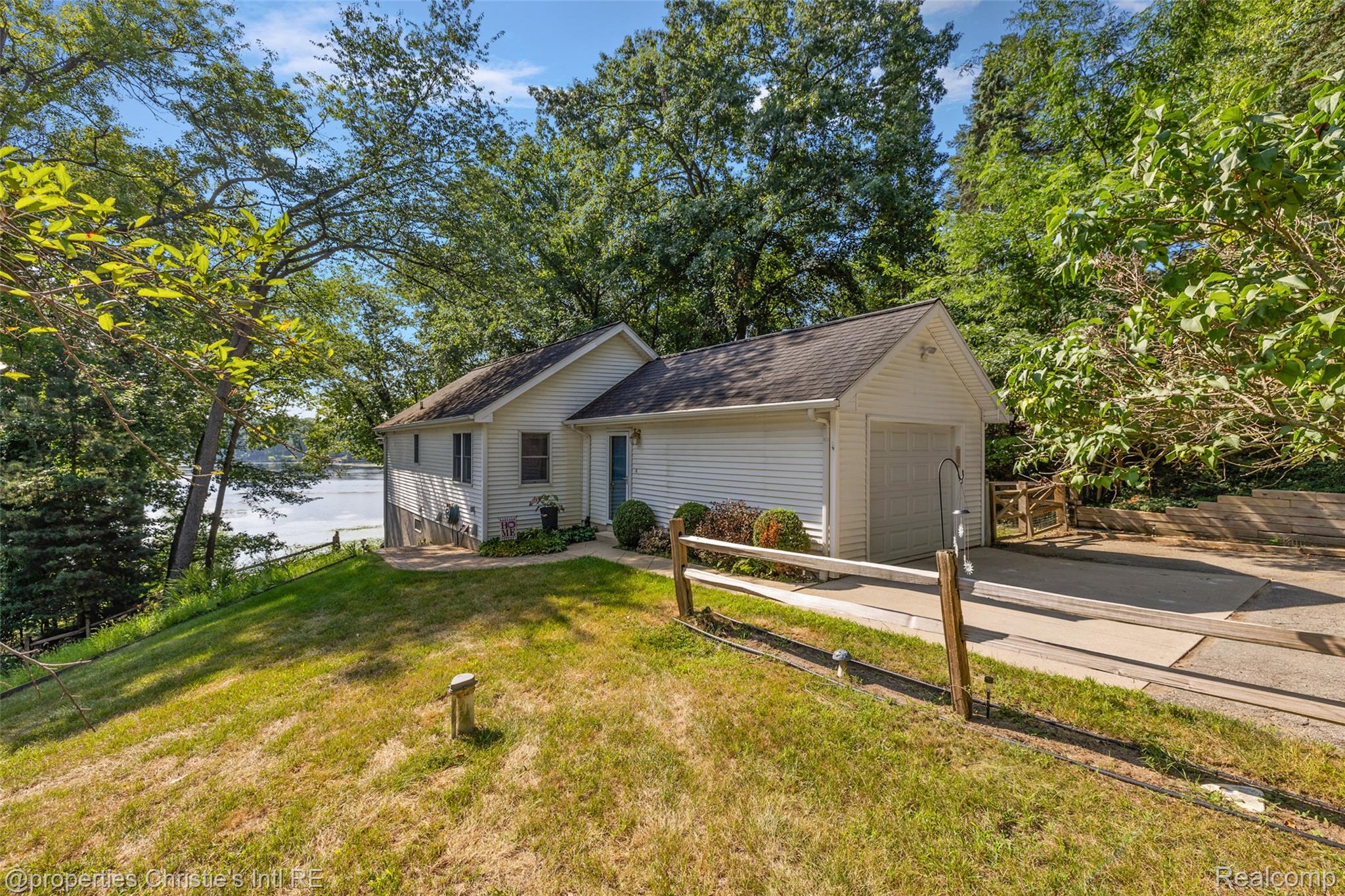 11113 Perch Lake Drive W