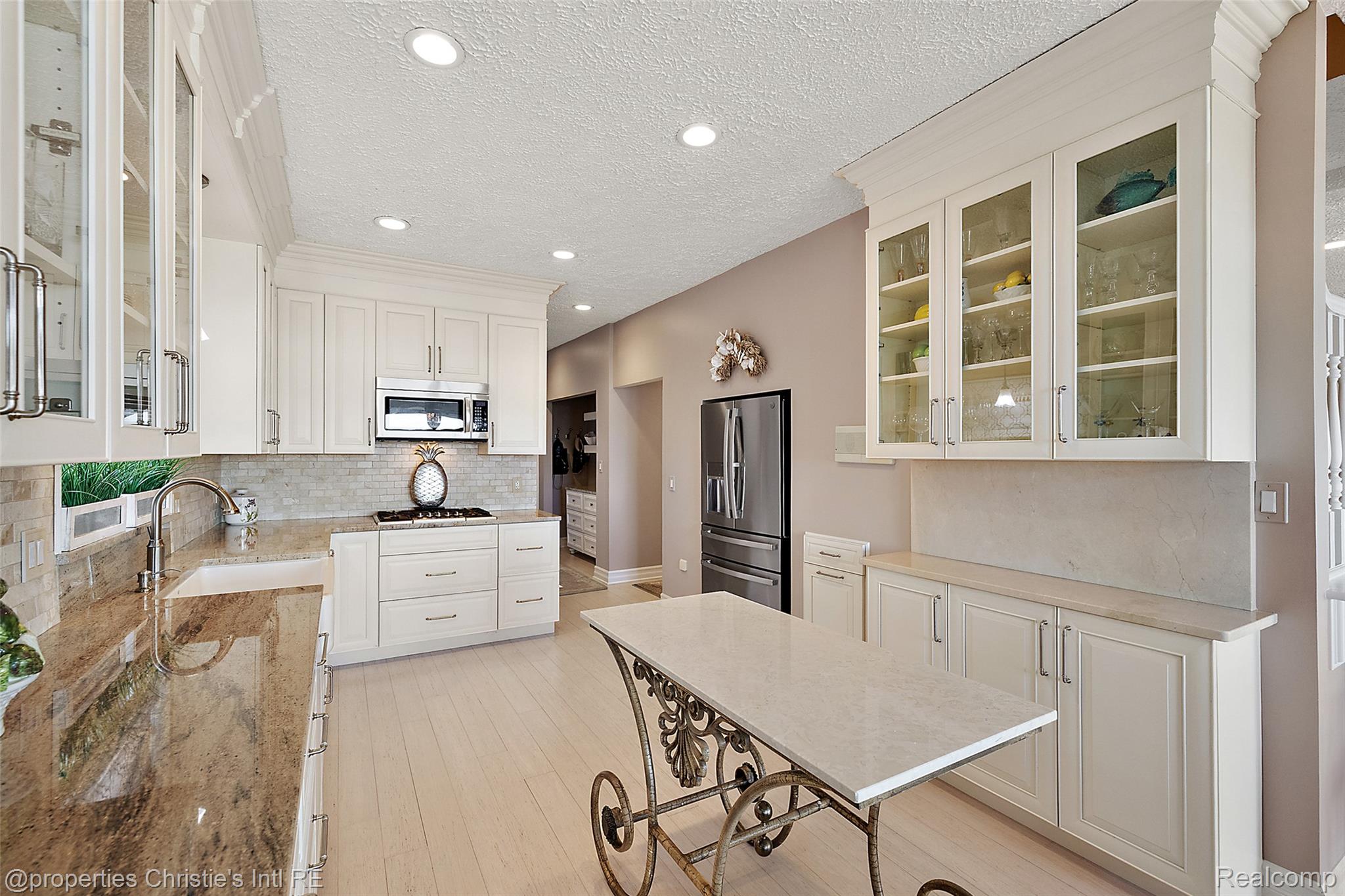 38080 Lakeshore Drive